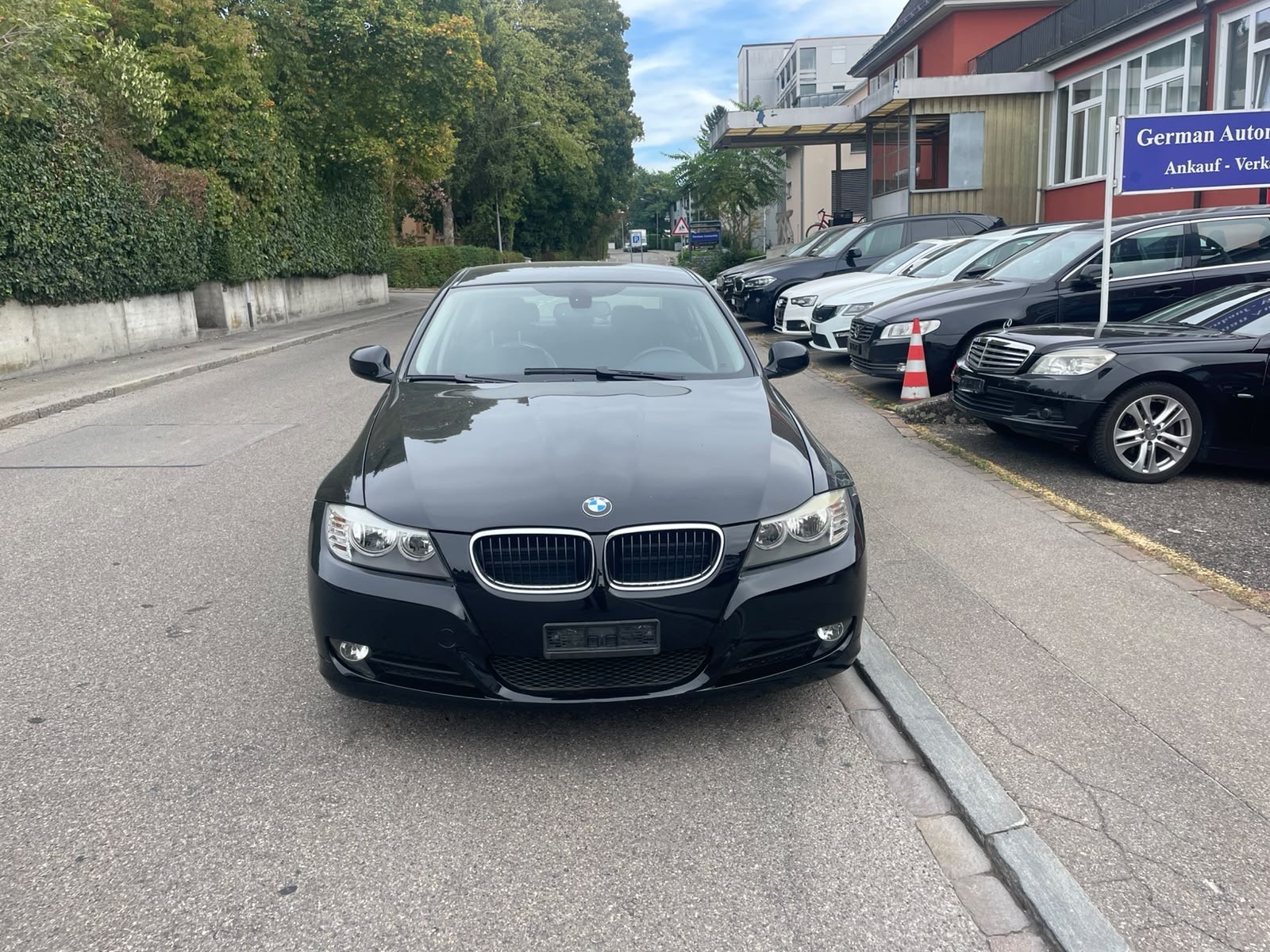 BMW 318i-image-3