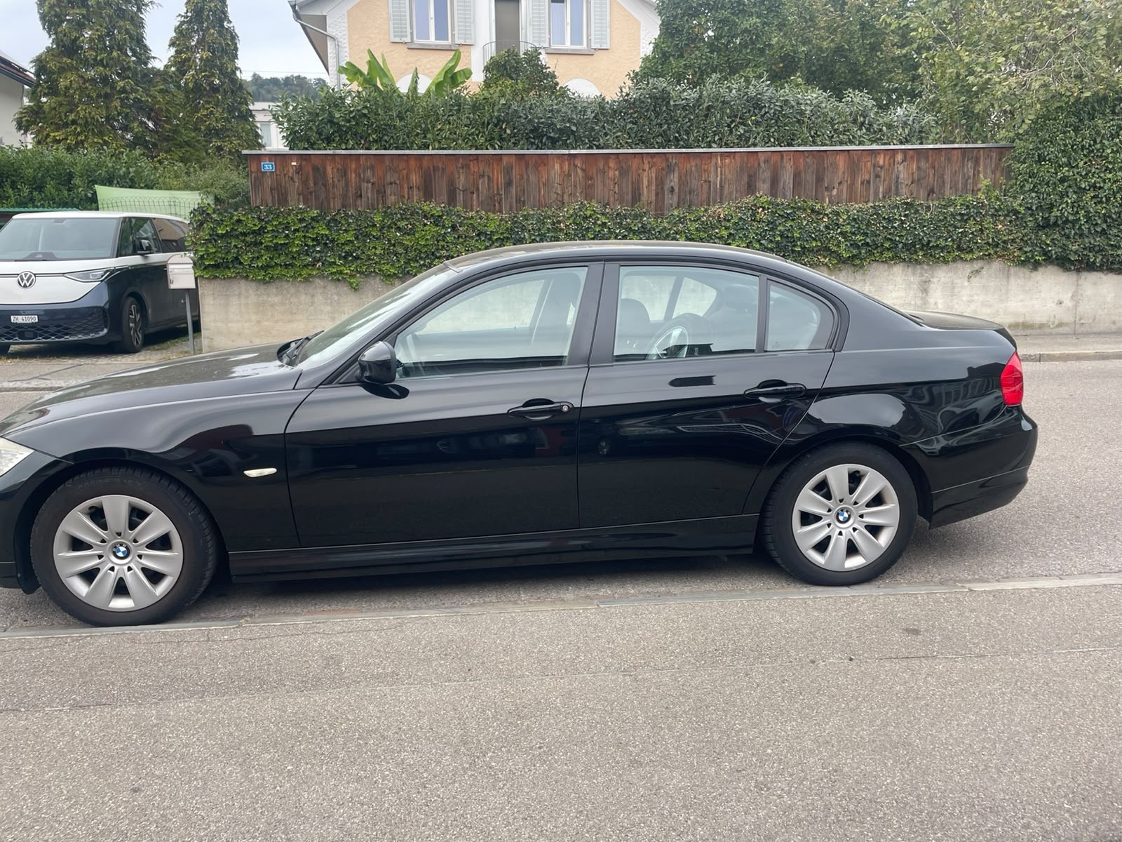 BMW 318i-image-1