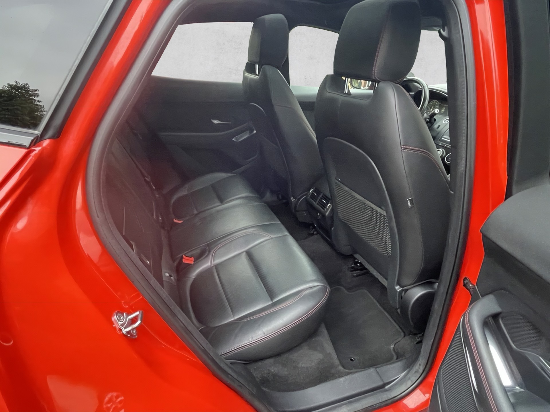 JAGUAR E-Pace P200 R-Dynamic SE AWD Automatik-image-9