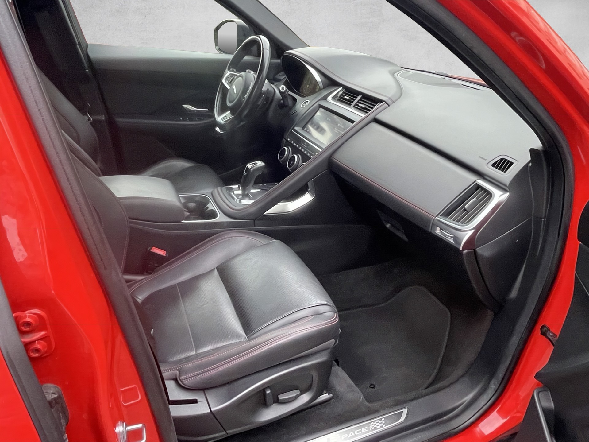 JAGUAR E-Pace P200 R-Dynamic SE AWD Automatik-image-8