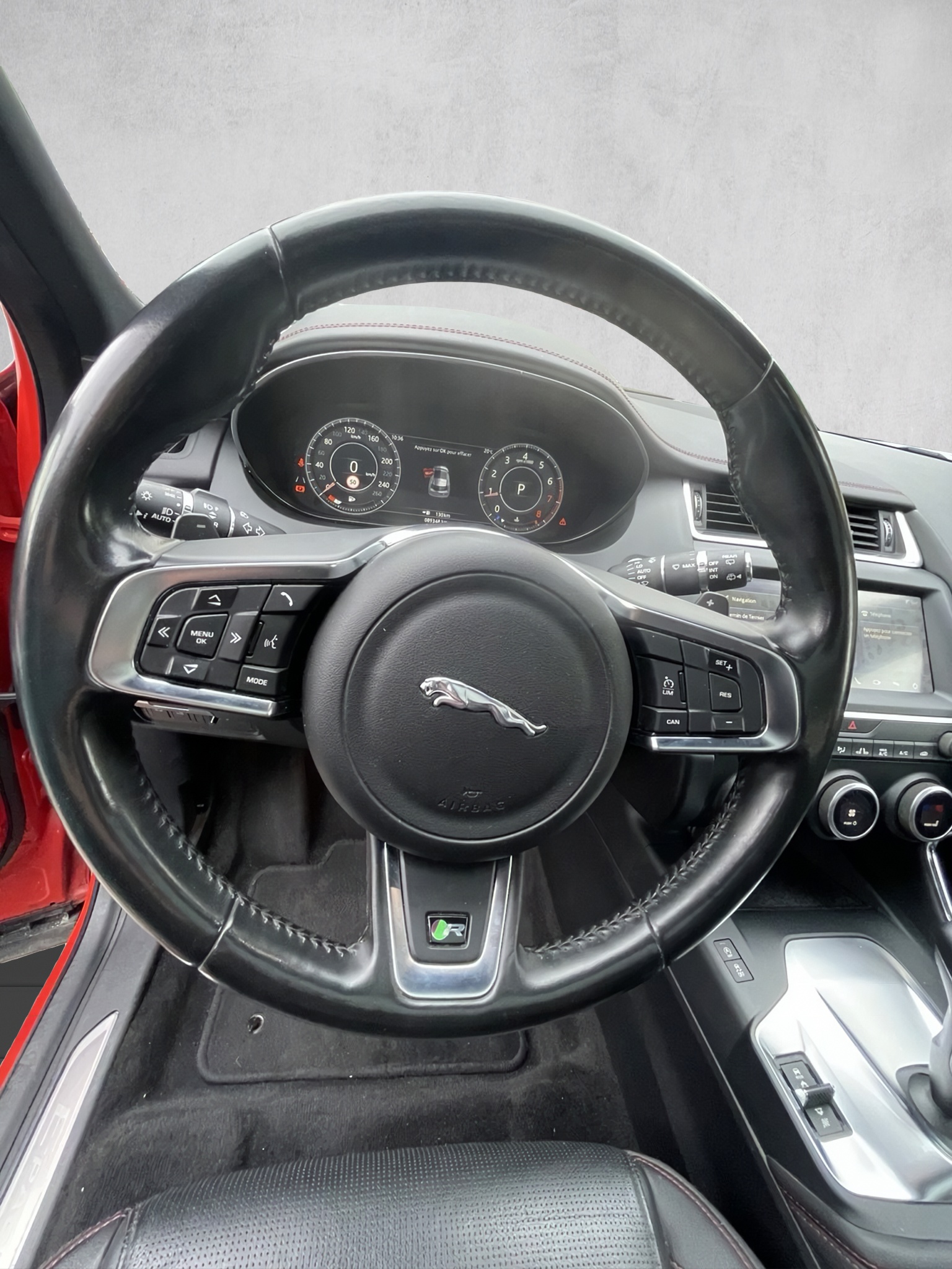 JAGUAR E-Pace P200 R-Dynamic SE AWD Automatik-image-5