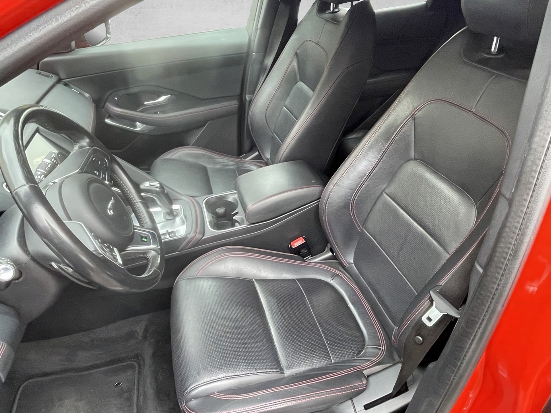 JAGUAR E-Pace P200 R-Dynamic SE AWD Automatik-image-4
