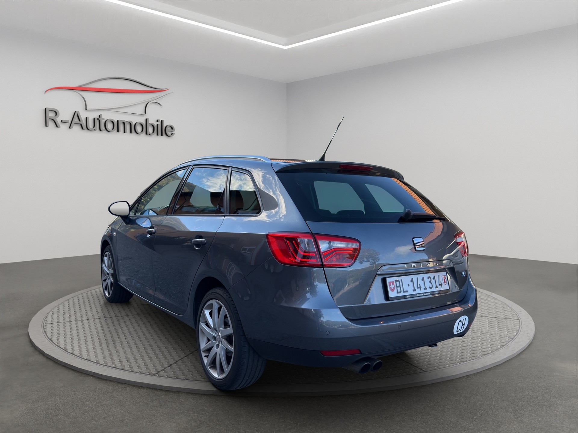 SEAT Ibiza ST 1.4 TSI FR DSG-image-2