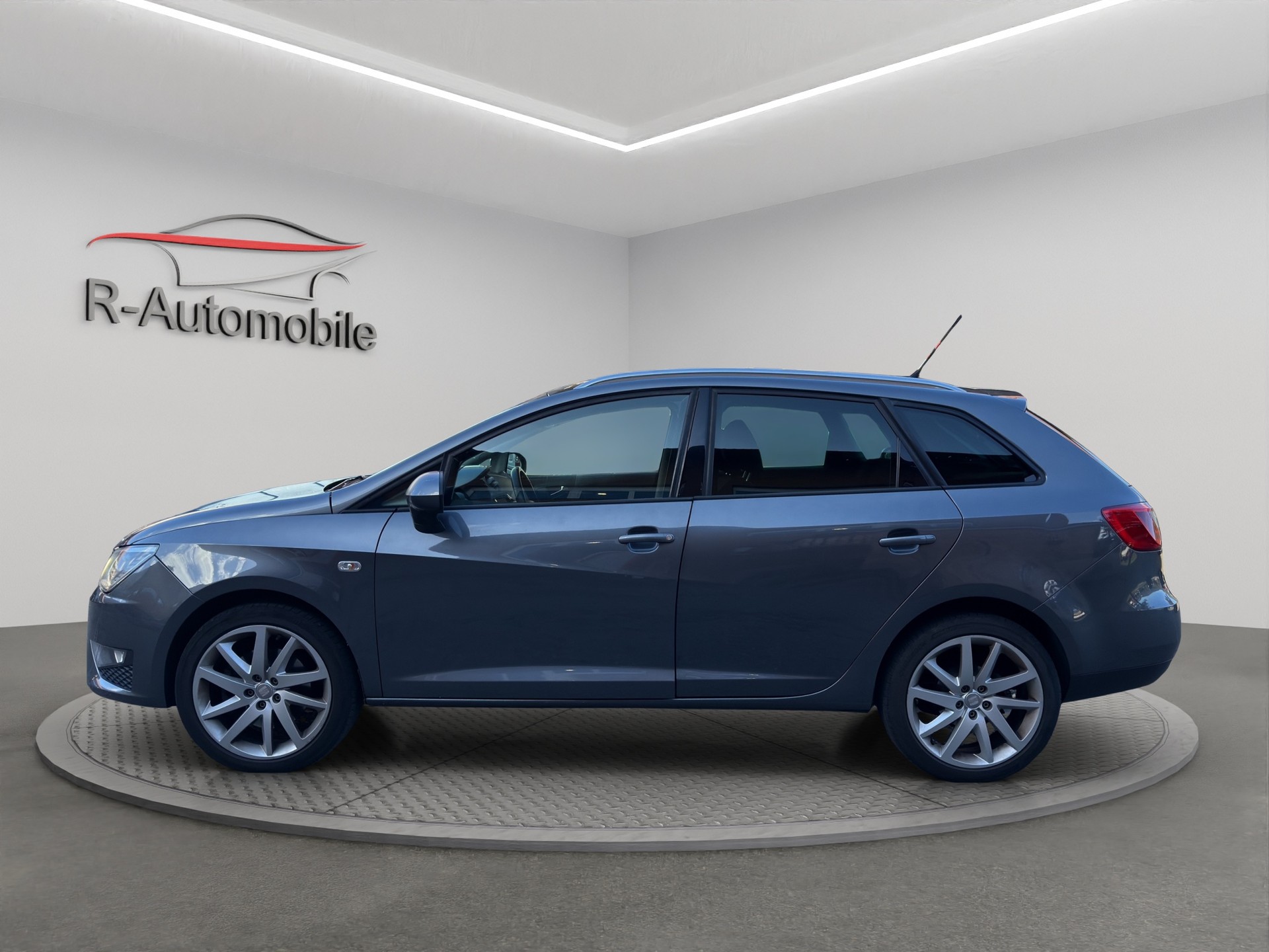 SEAT Ibiza ST 1.4 TSI FR DSG-image-1