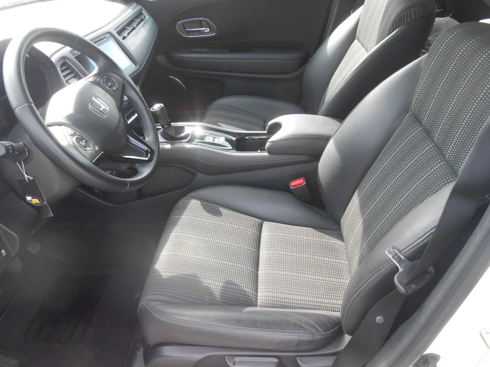 HONDA HR-V 1.5i-VTEC Executive-image-9
