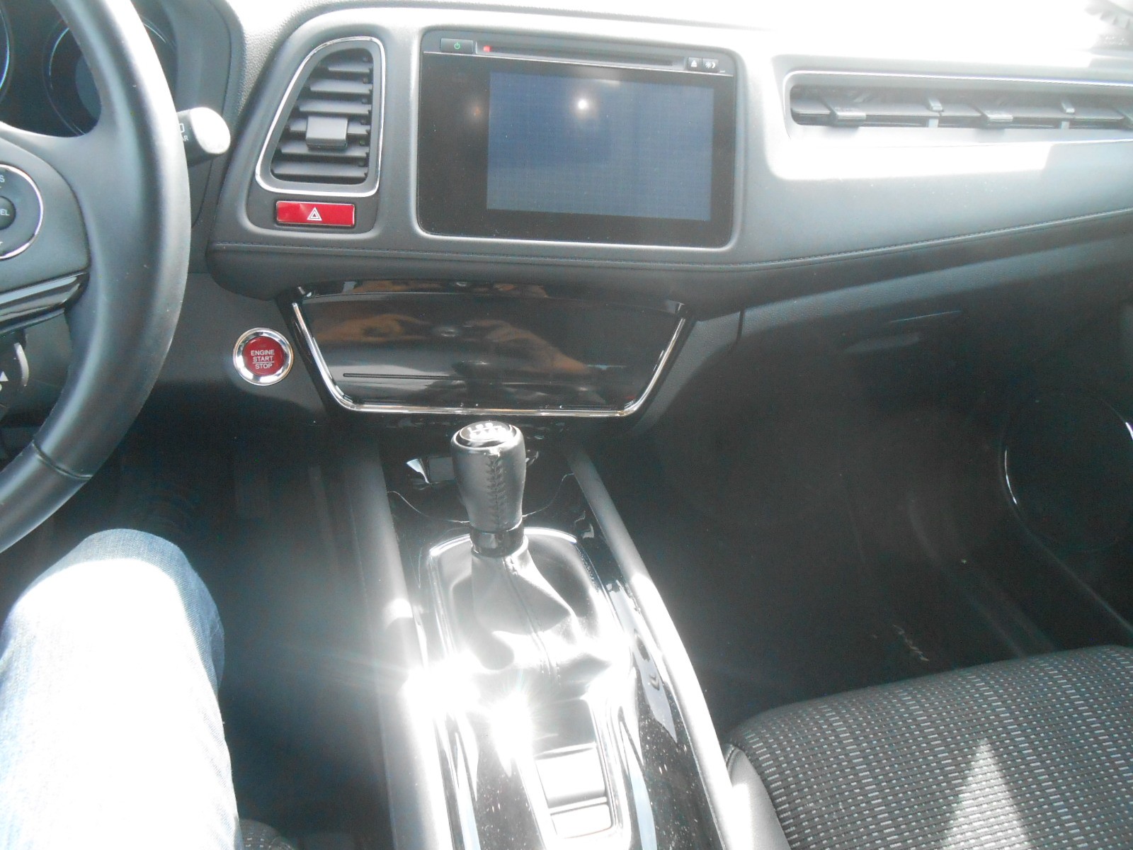 HONDA HR-V 1.5i-VTEC Executive-image-12