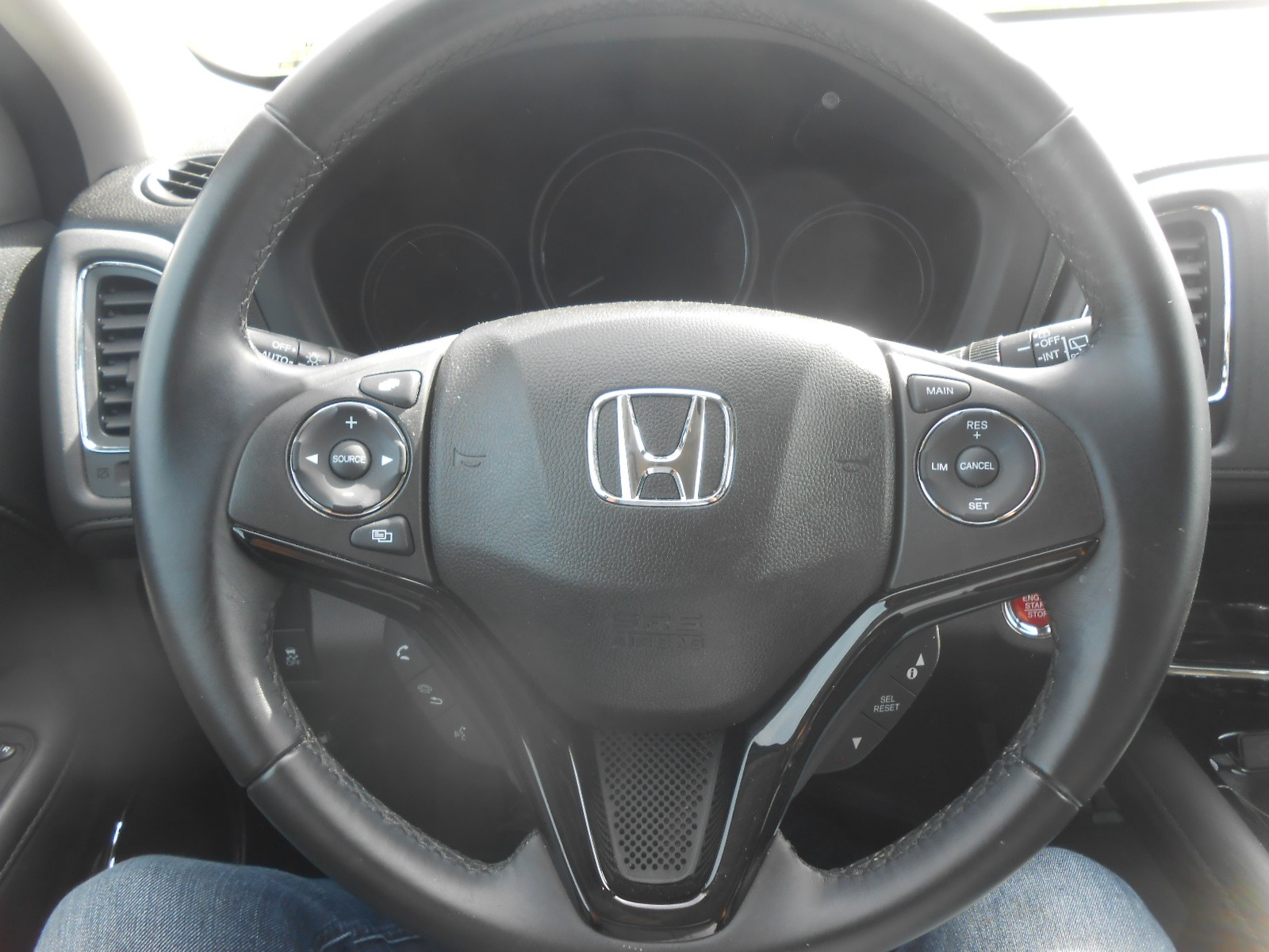 HONDA HR-V 1.5i-VTEC Executive-image-11