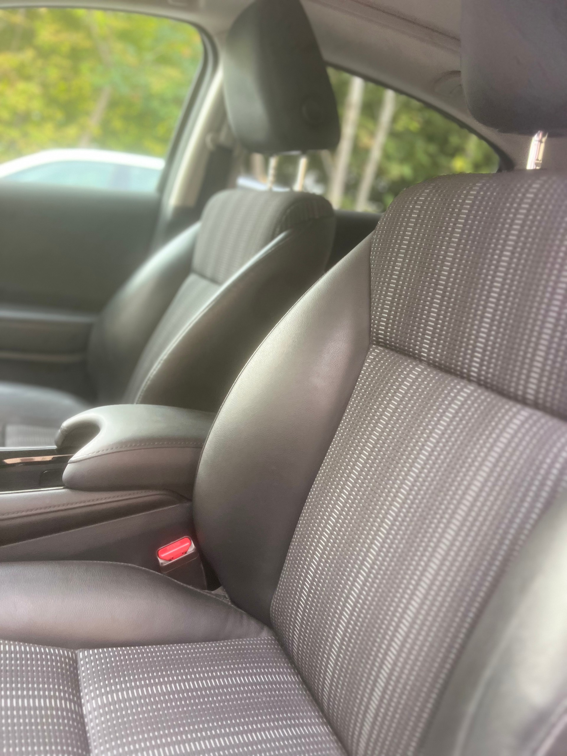 HONDA HR-V 1.5i-VTEC Executive CVT-image-2