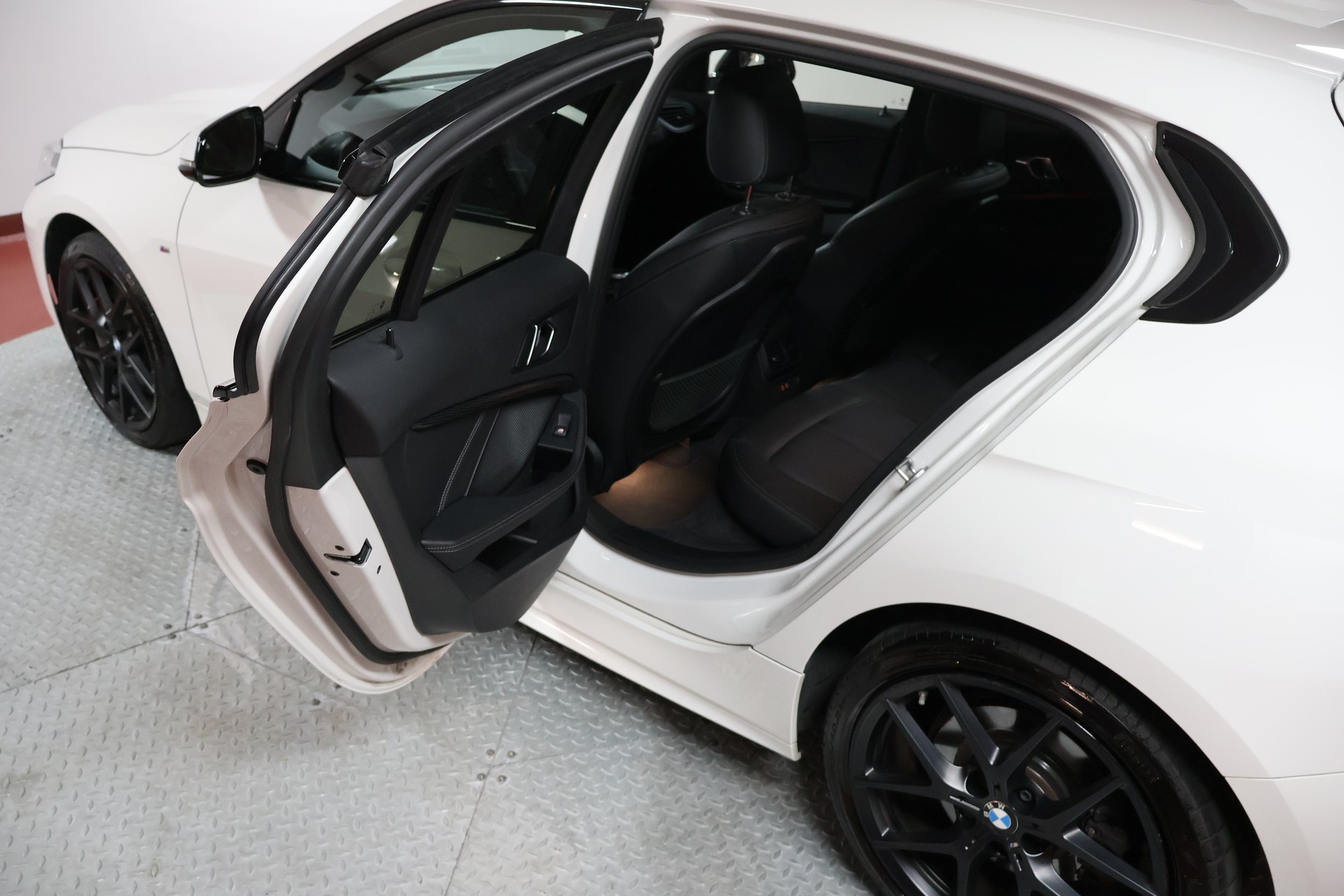 BMW 120d xDrive Steptronic M Sport-image-15