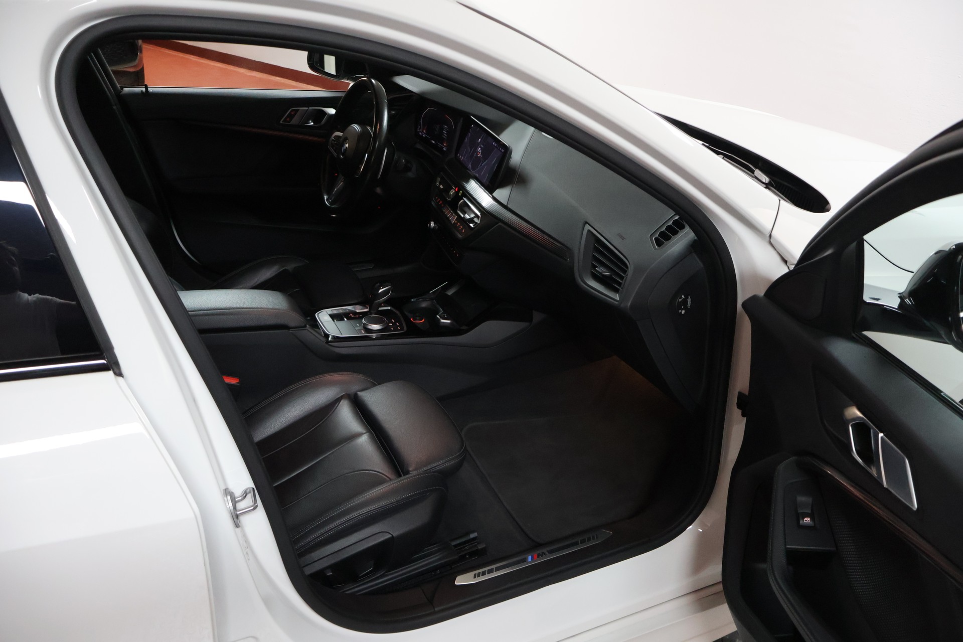 BMW 120d xDrive Steptronic M Sport-image-13