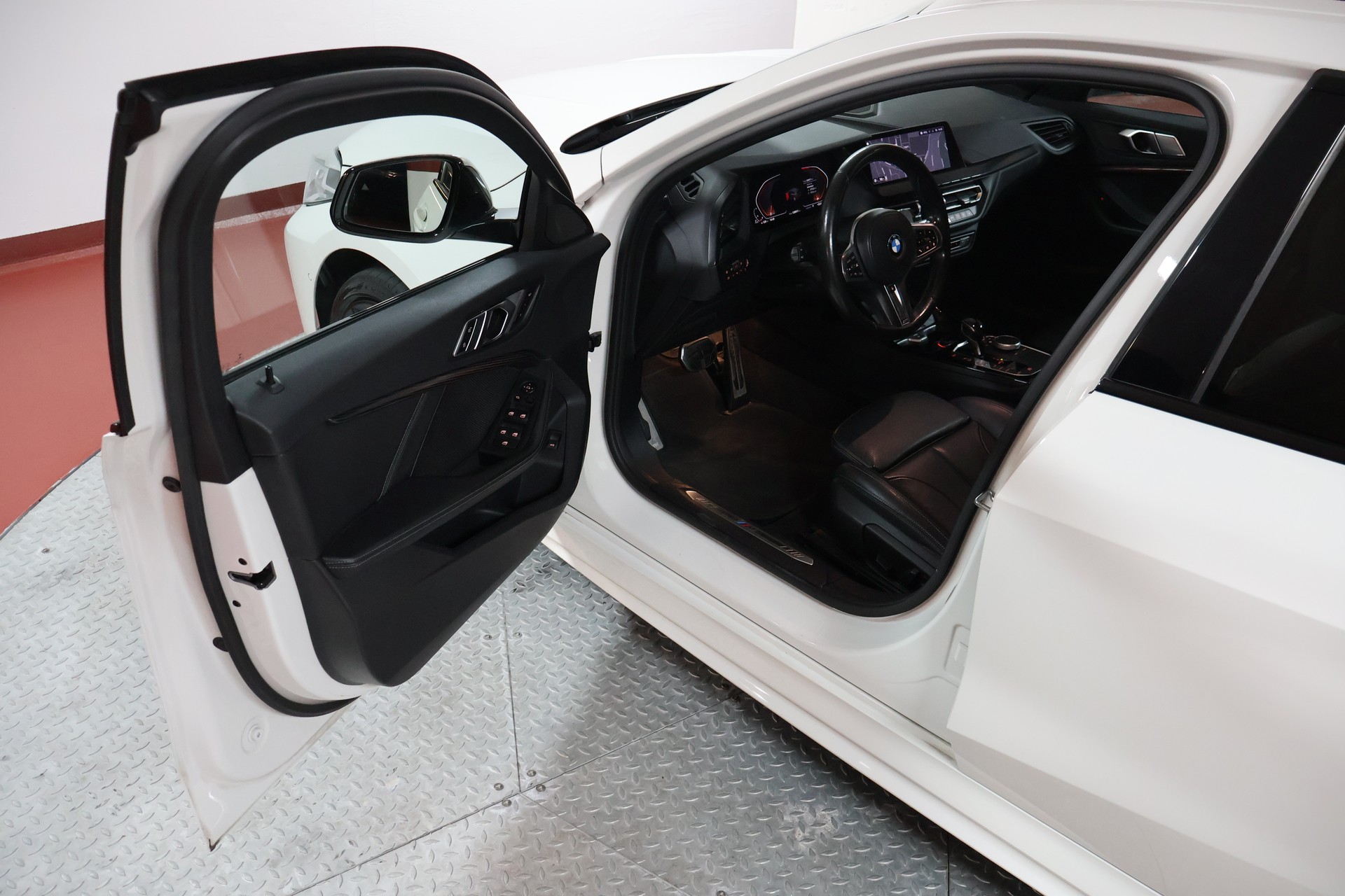 BMW 120d xDrive Steptronic M Sport-image-4