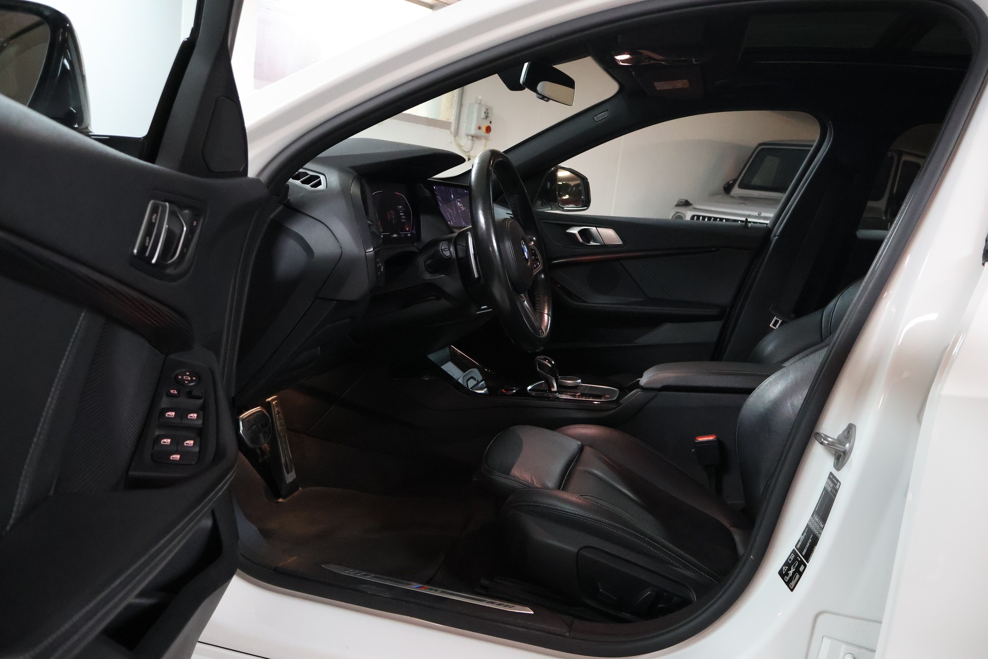 BMW 120d xDrive Steptronic M Sport-image-7