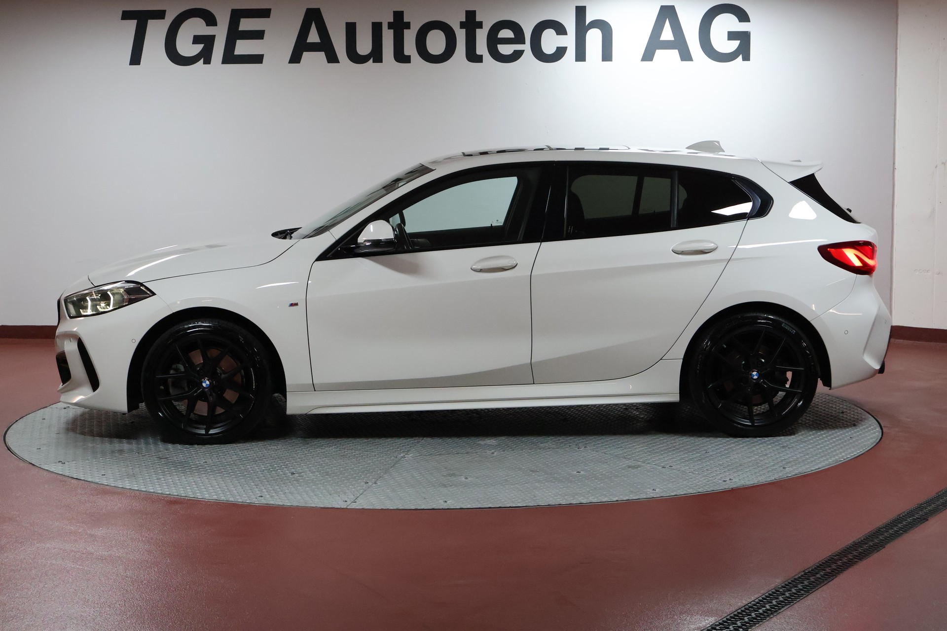 BMW 120d xDrive Steptronic M Sport-image-3