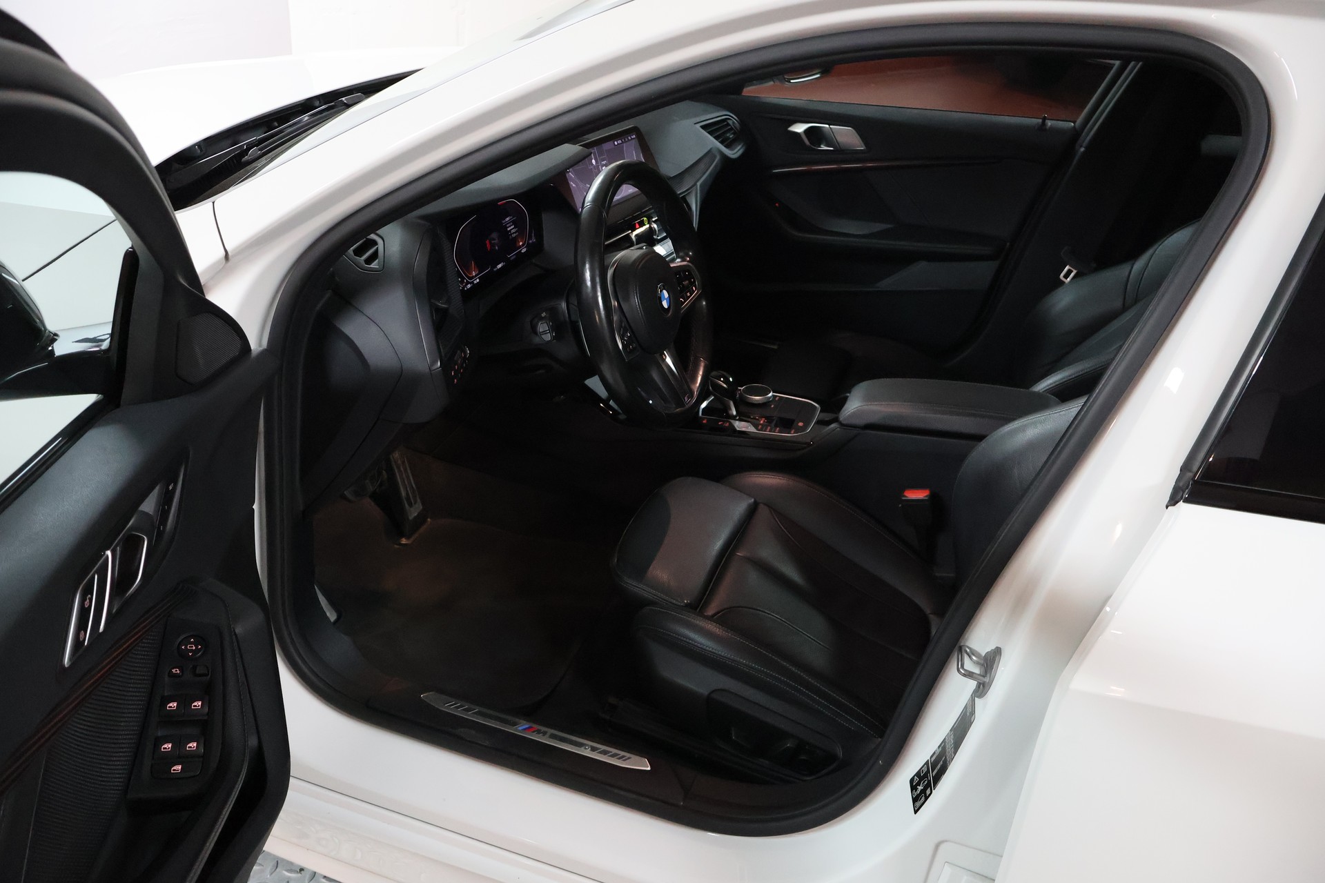 BMW 120d xDrive Steptronic M Sport-image-6