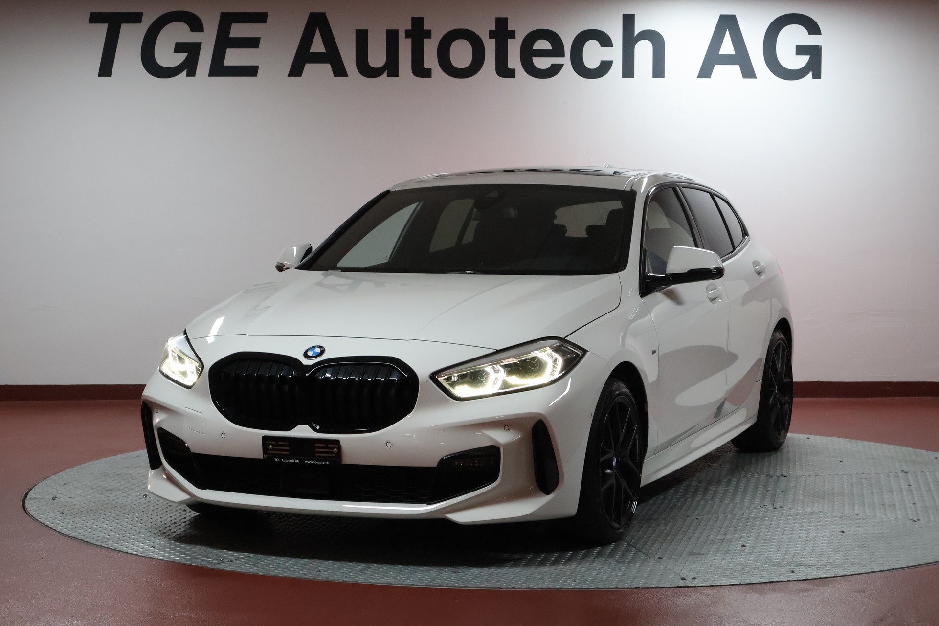 BMW 120d xDrive Steptronic M Sport-image-0