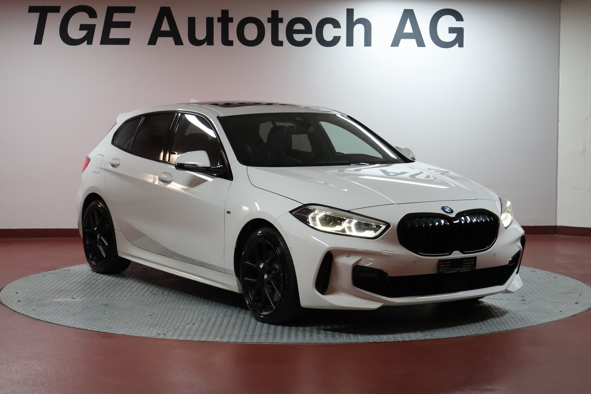 BMW 120d xDrive Steptronic M Sport-image-2