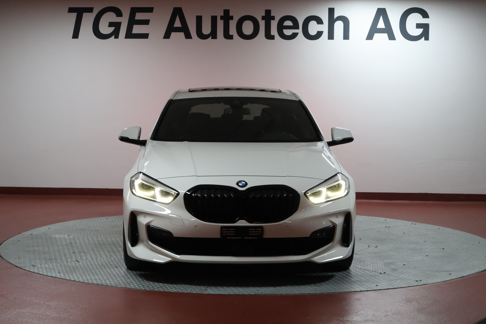 BMW 120d xDrive Steptronic M Sport-image-1