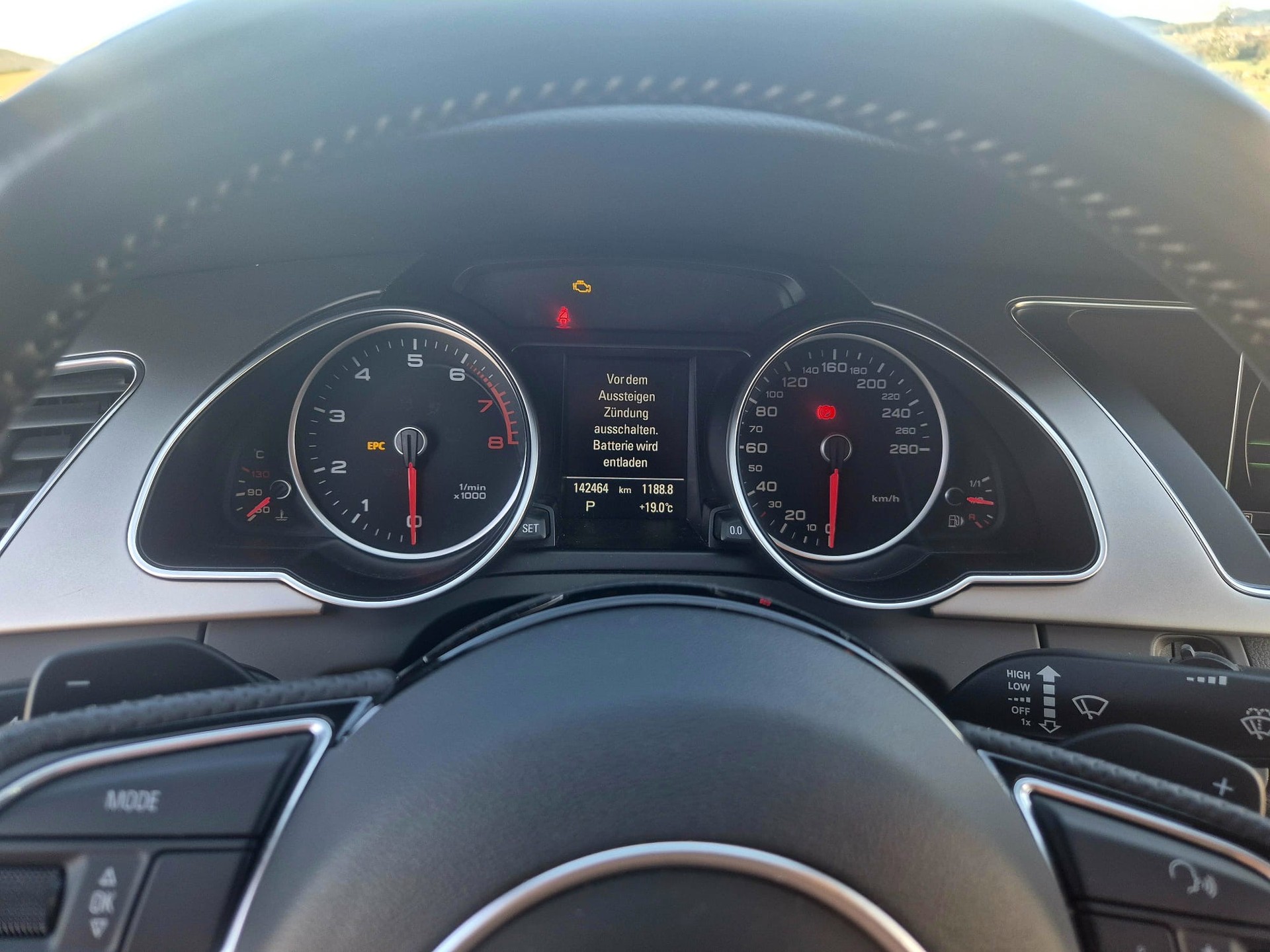 AUDI 2.0 TFSI 225 quattro S-Tronic-image-3