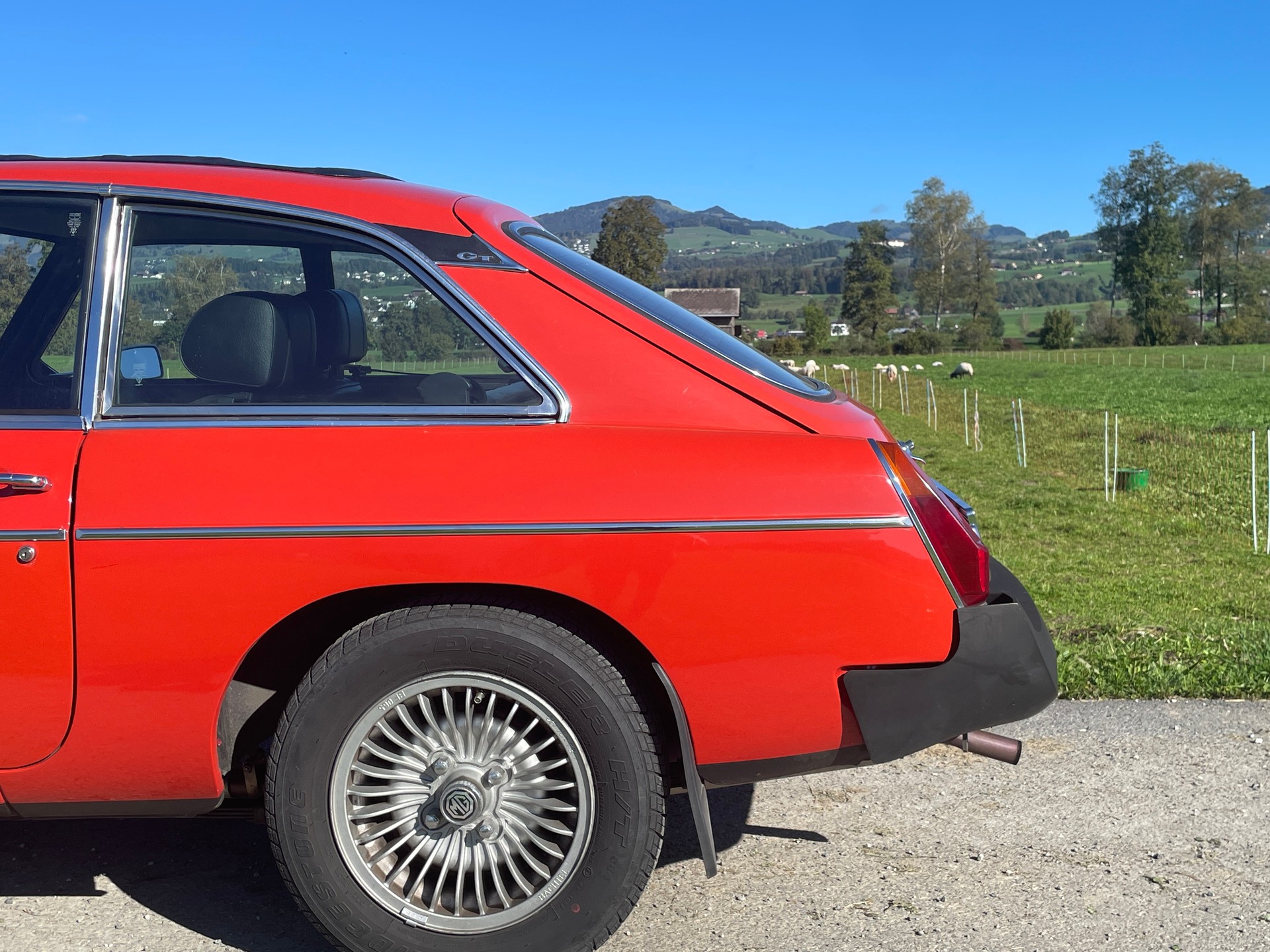 MG B GT Coupé-image-8