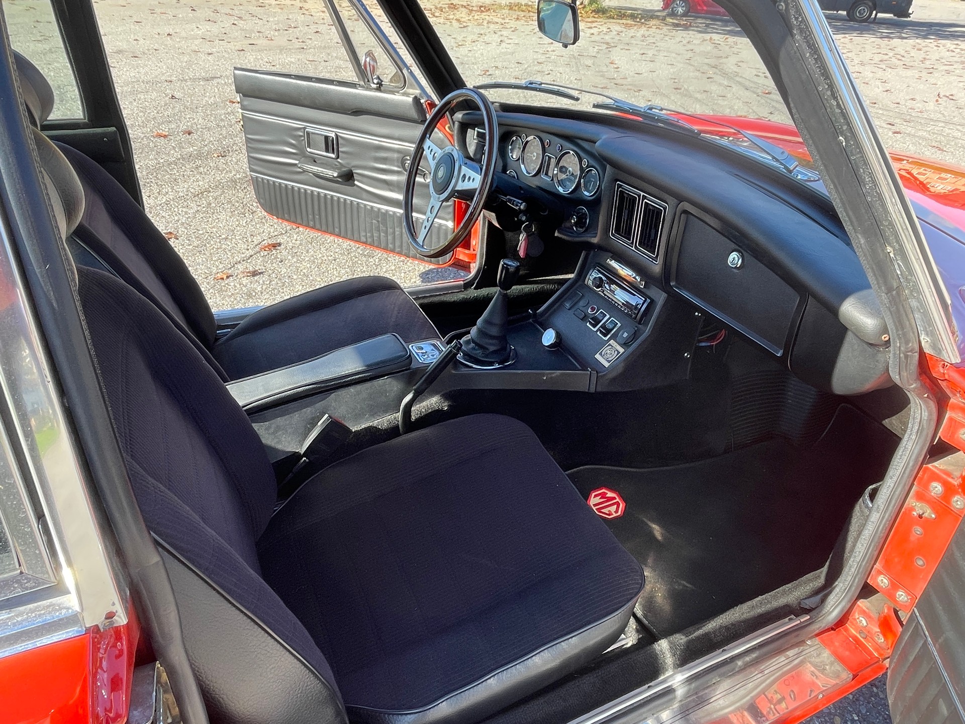 MG B GT Coupé-image-12