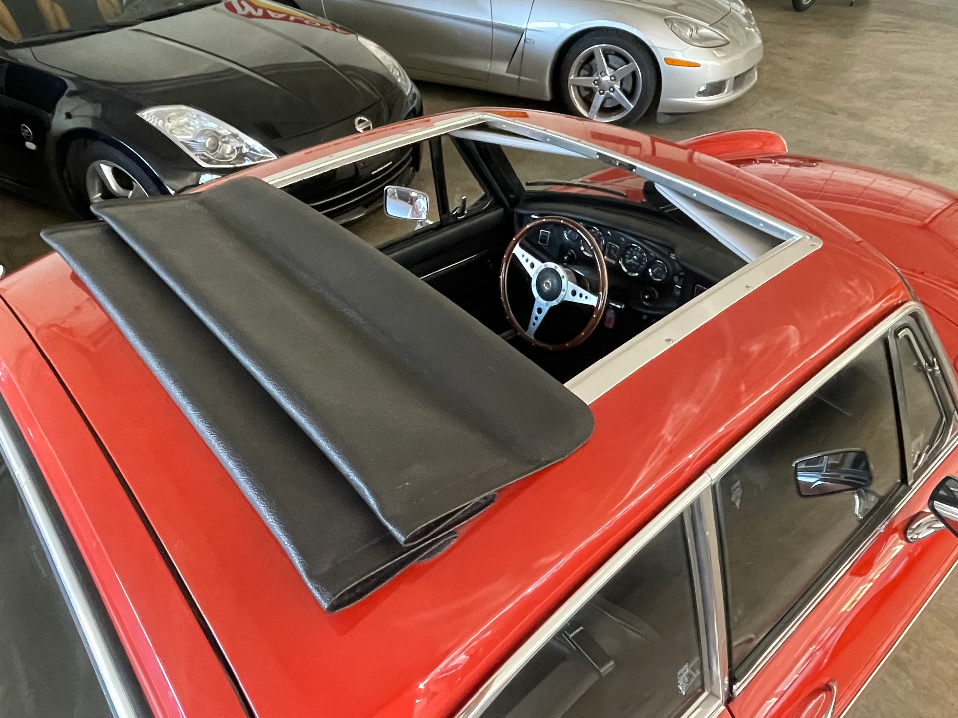 MG B GT Coupé-image-13