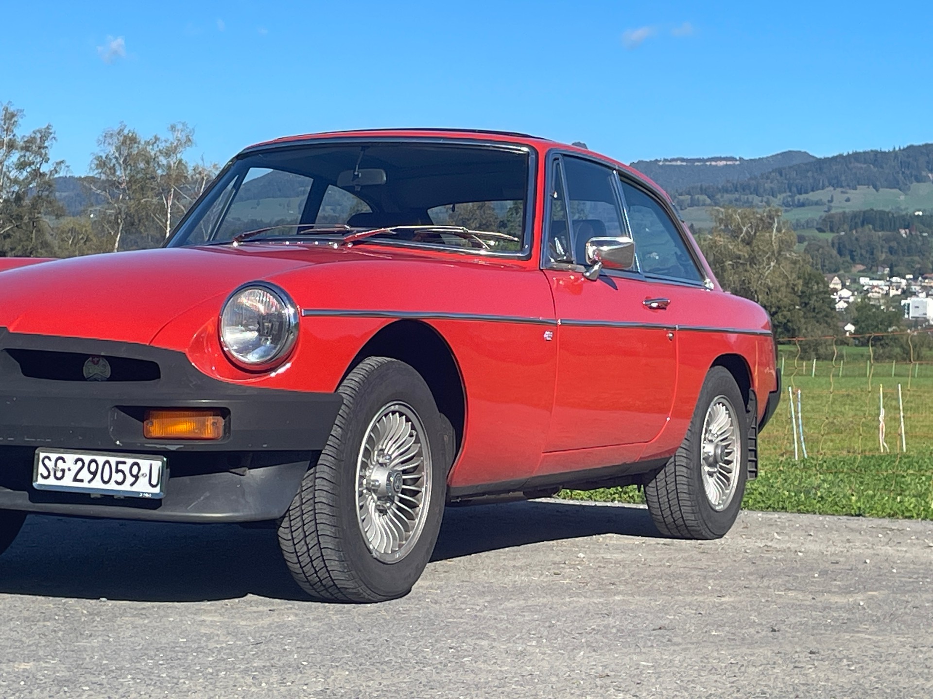 MG B GT Coupé-image-4