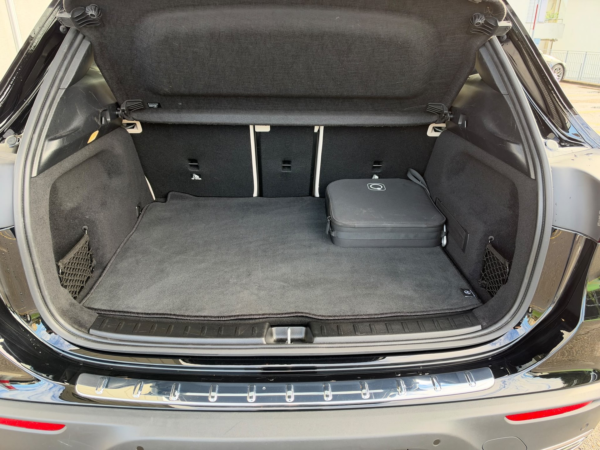 MERCEDES-BENZ EQA 300 4Matic Swiss Star-image-7