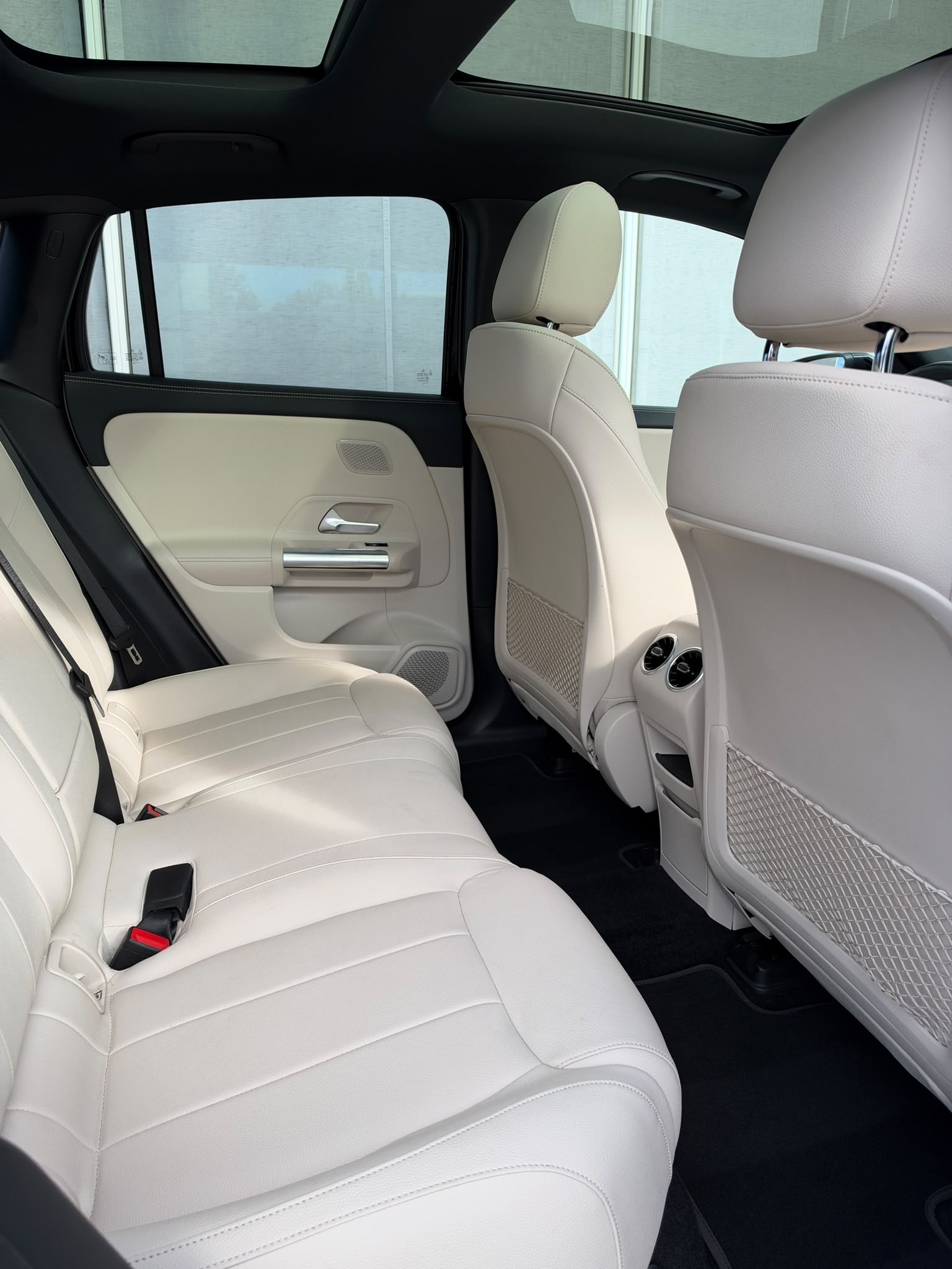MERCEDES-BENZ EQA 300 4Matic Swiss Star-image-6