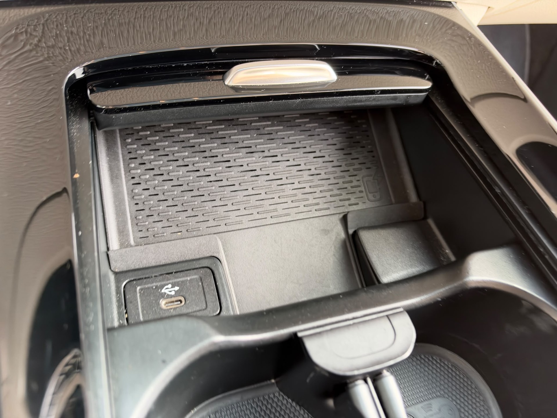 MERCEDES-BENZ EQA 300 4Matic Swiss Star-image-8