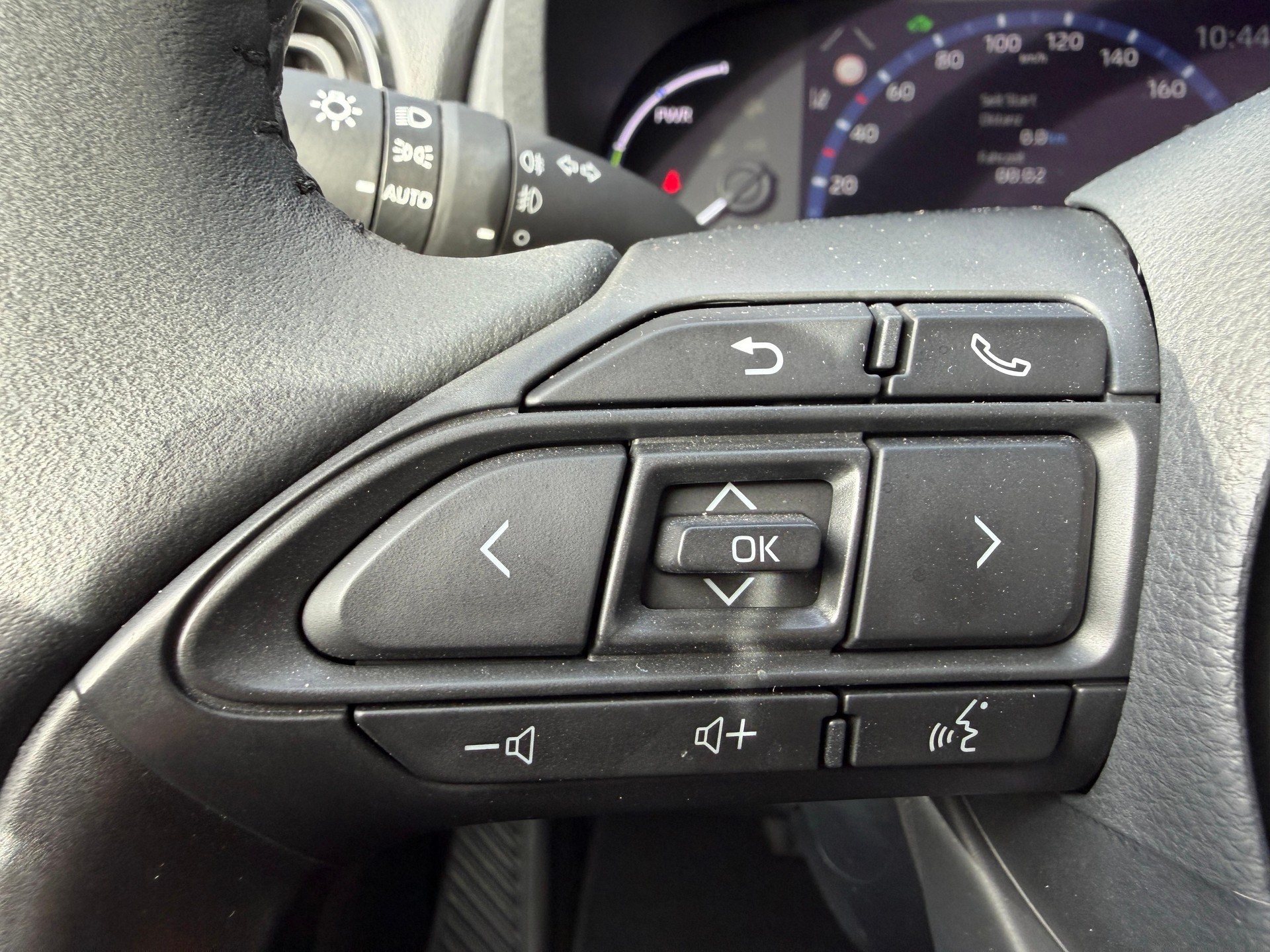 TOYOTA Yaris Cross 1.5 VVT-i HSD Comfort AWD-i-image-8