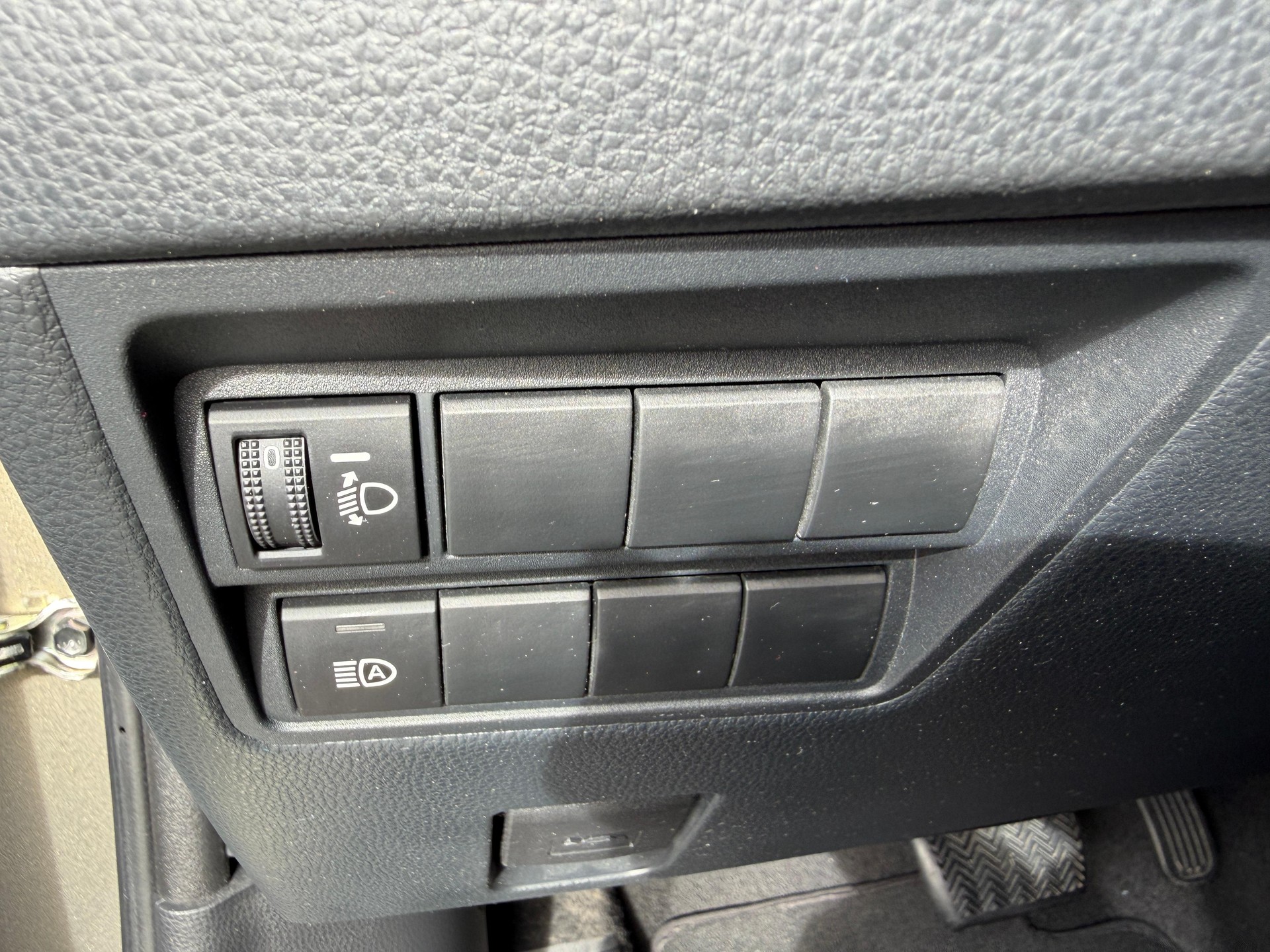 TOYOTA Yaris Cross 1.5 VVT-i HSD Comfort AWD-i-image-12