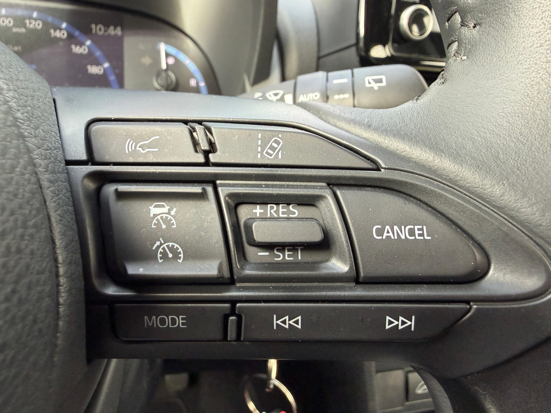 TOYOTA Yaris Cross 1.5 VVT-i HSD Comfort AWD-i-image-9