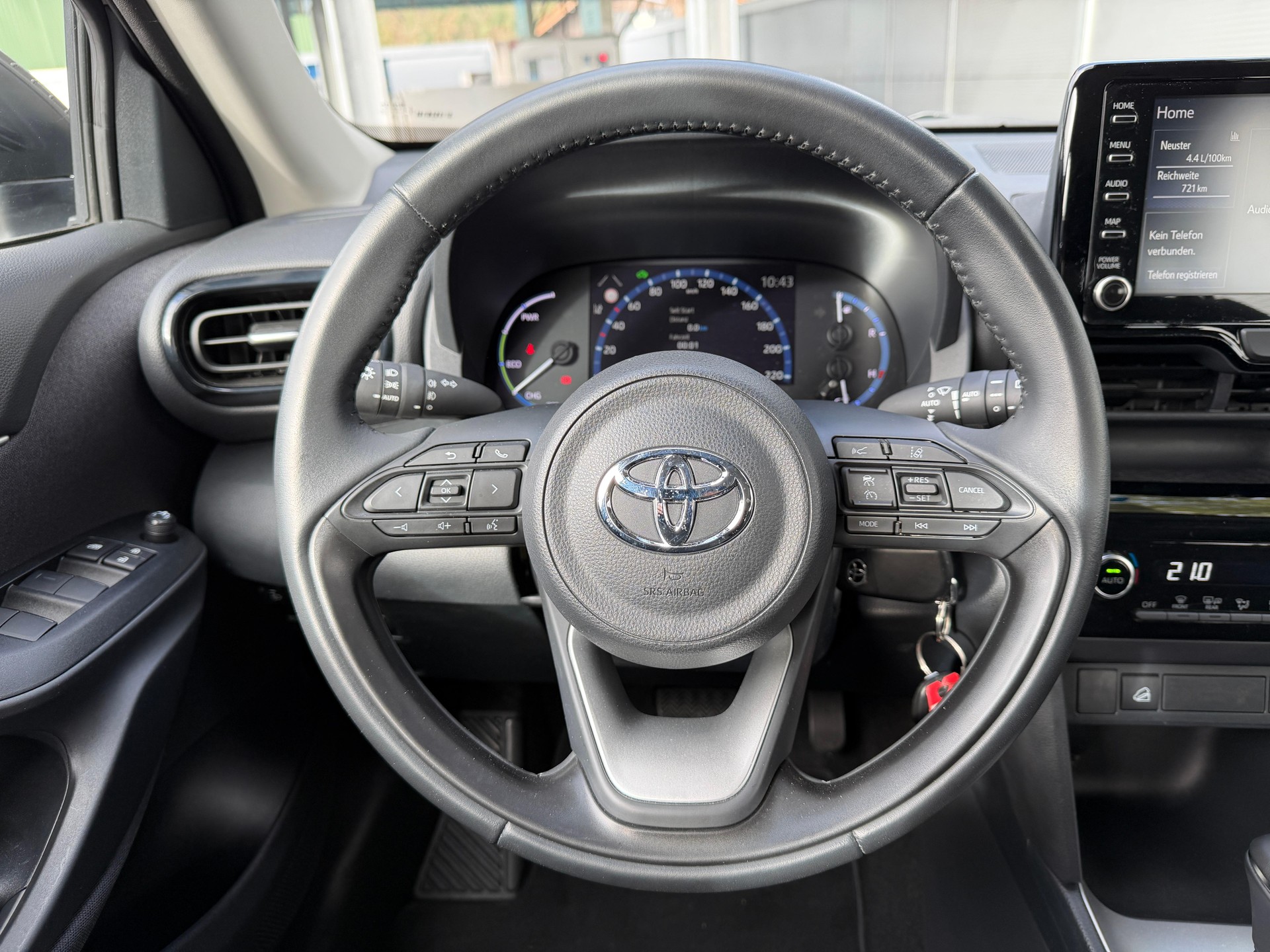 TOYOTA Yaris Cross 1.5 VVT-i HSD Comfort AWD-i-image-7