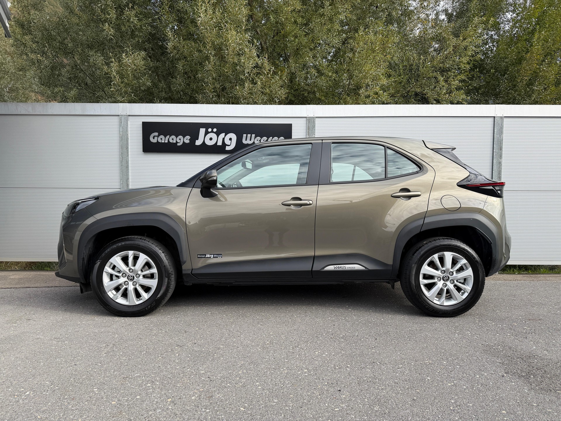 TOYOTA Yaris Cross 1.5 VVT-i HSD Comfort AWD-i-image-2