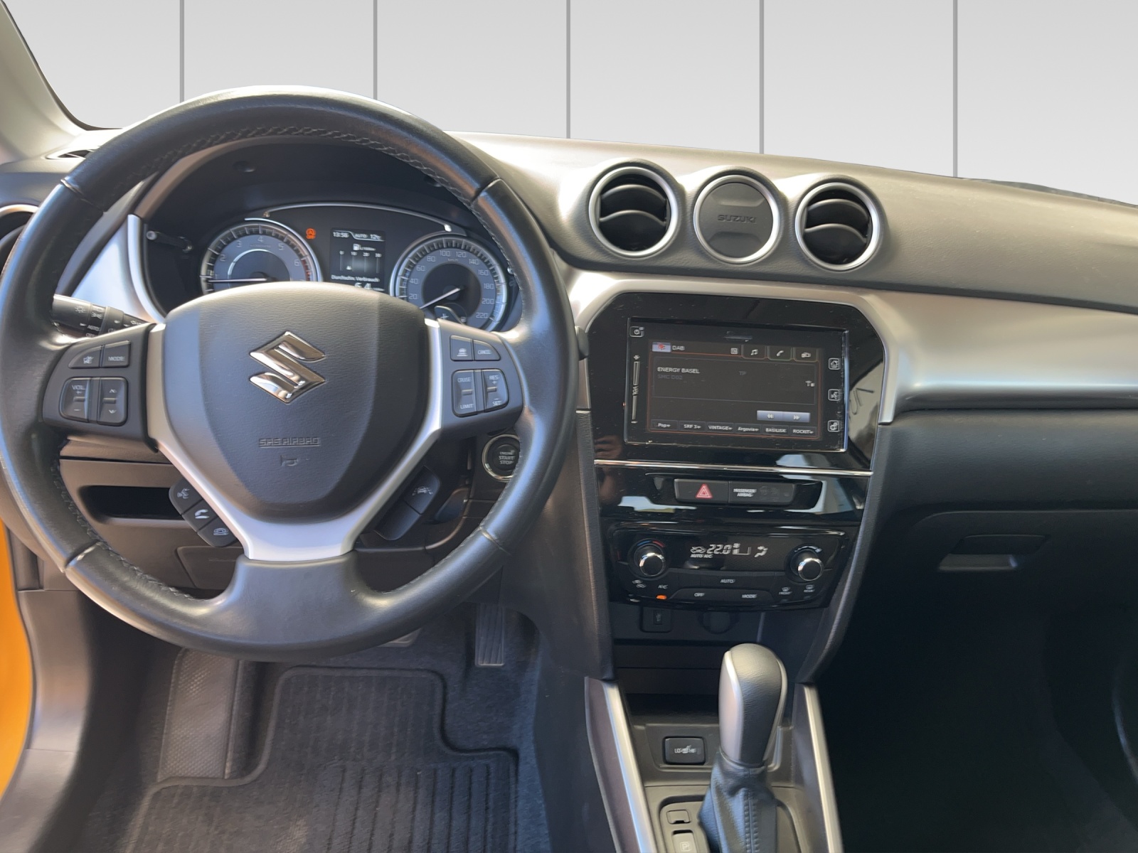 SUZUKI Vitara 1.4 Boosterjet Compact + Hybrid Automatic-image-7
