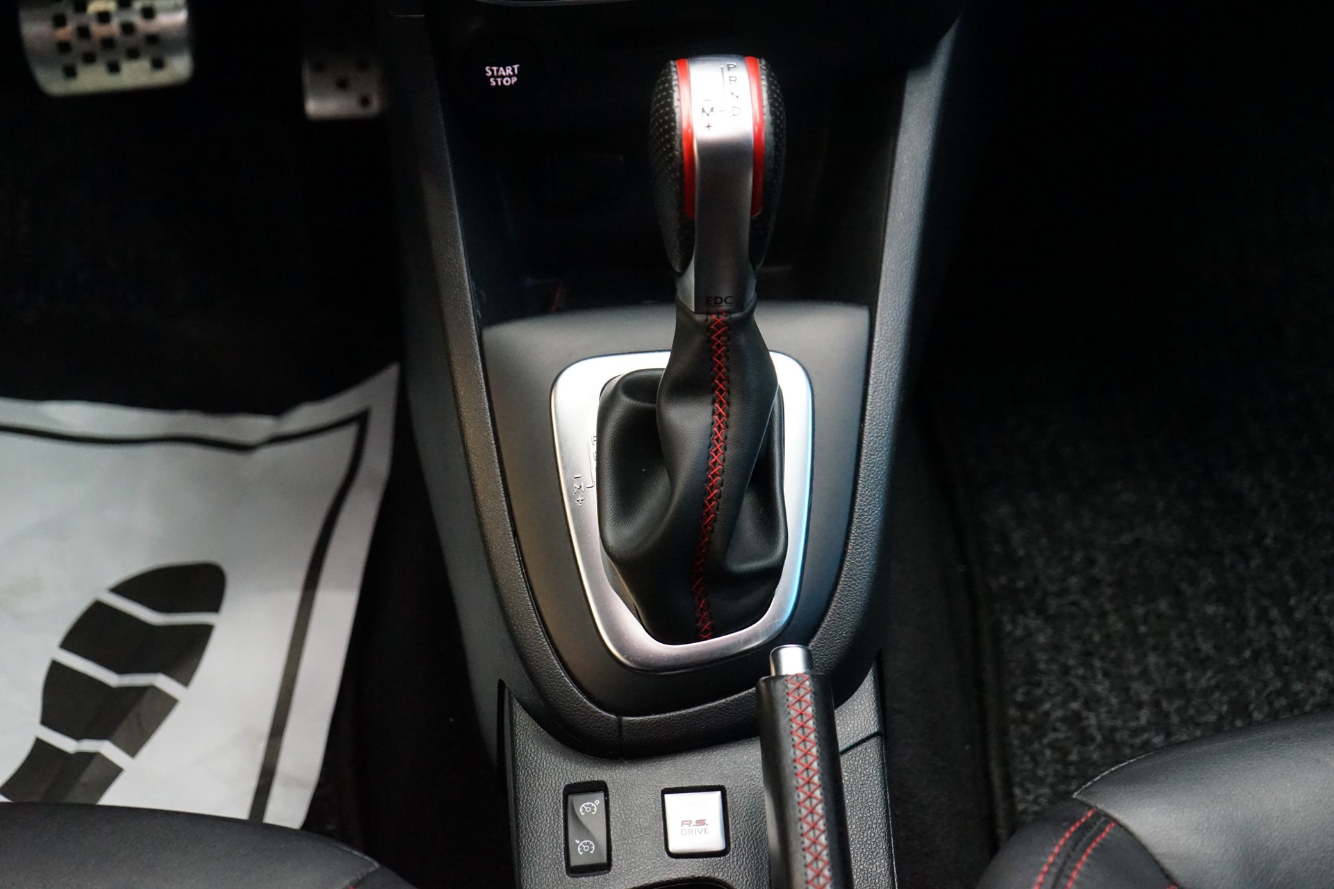 RENAULT Clio 1.6 T RS 200 EDC-image-12
