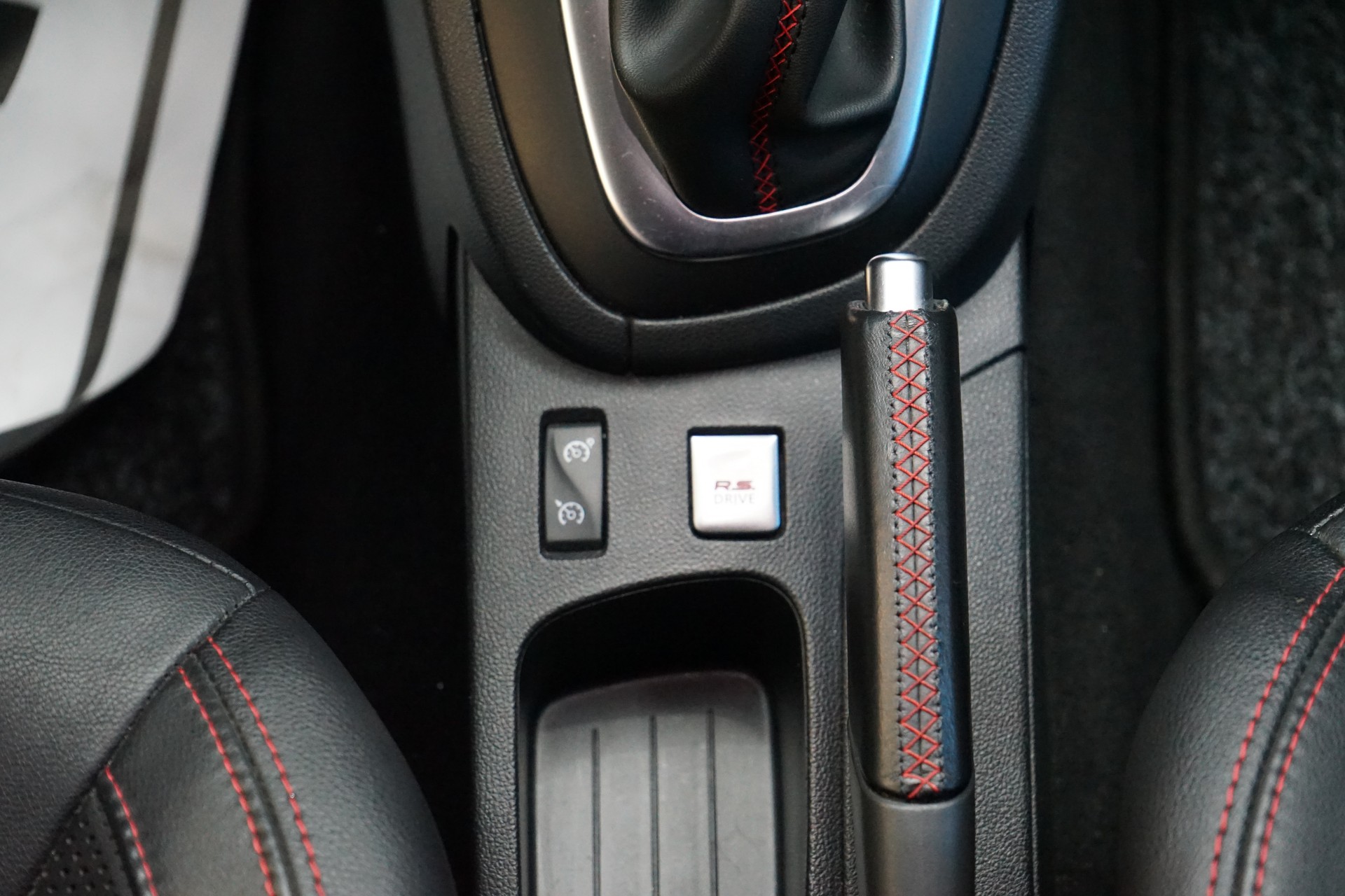 RENAULT Clio 1.6 T RS 200 EDC-image-11