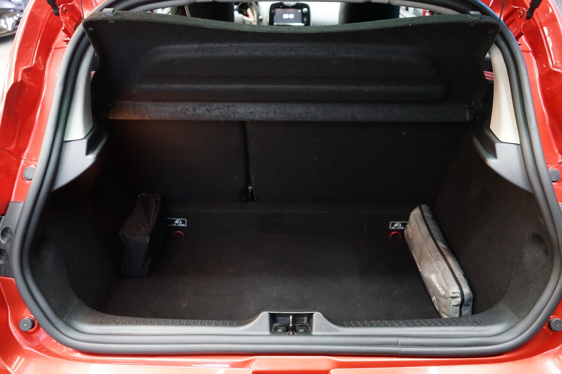 RENAULT Clio 1.6 T RS 200 EDC-image-19