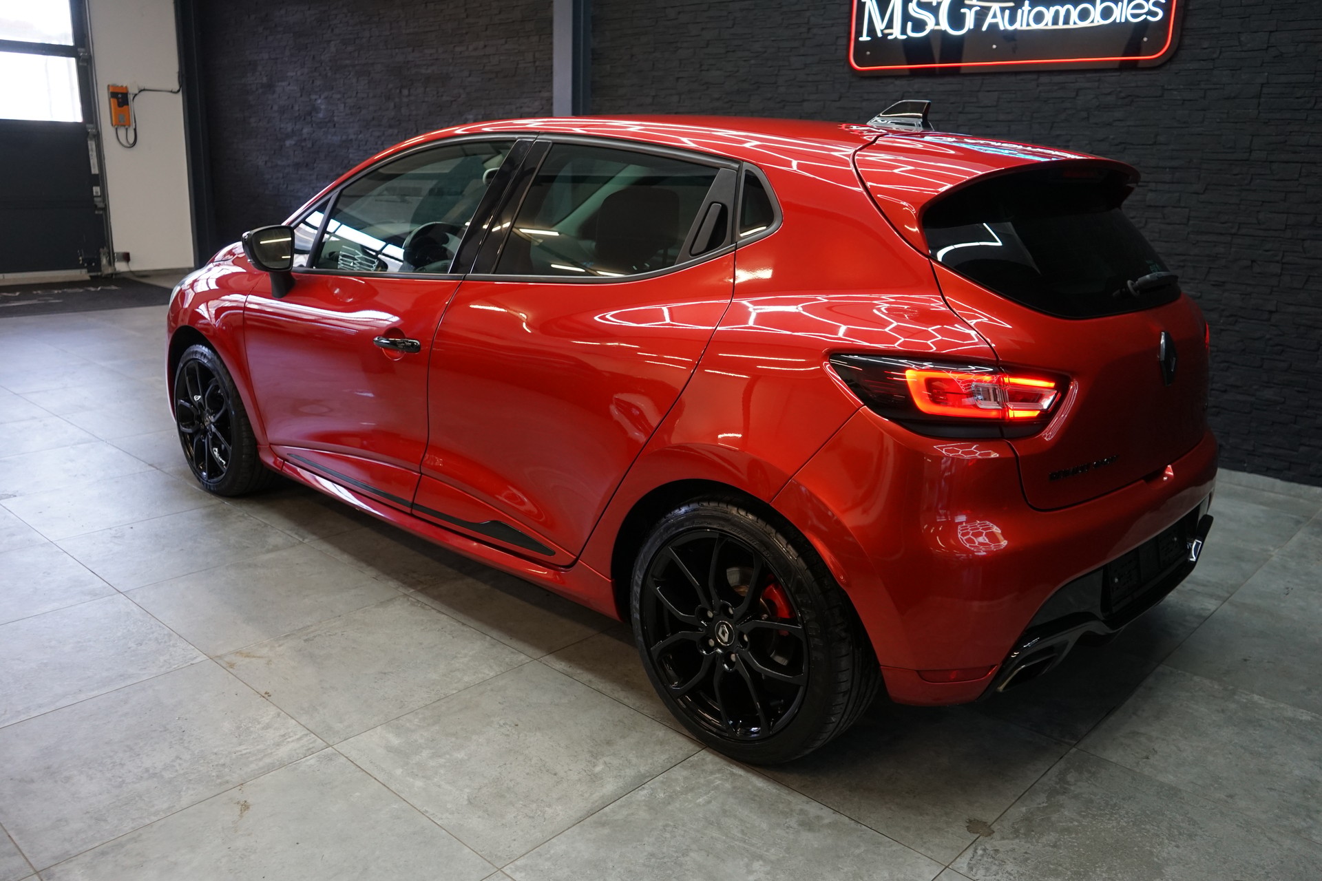 RENAULT Clio 1.6 T RS 200 EDC-image-2