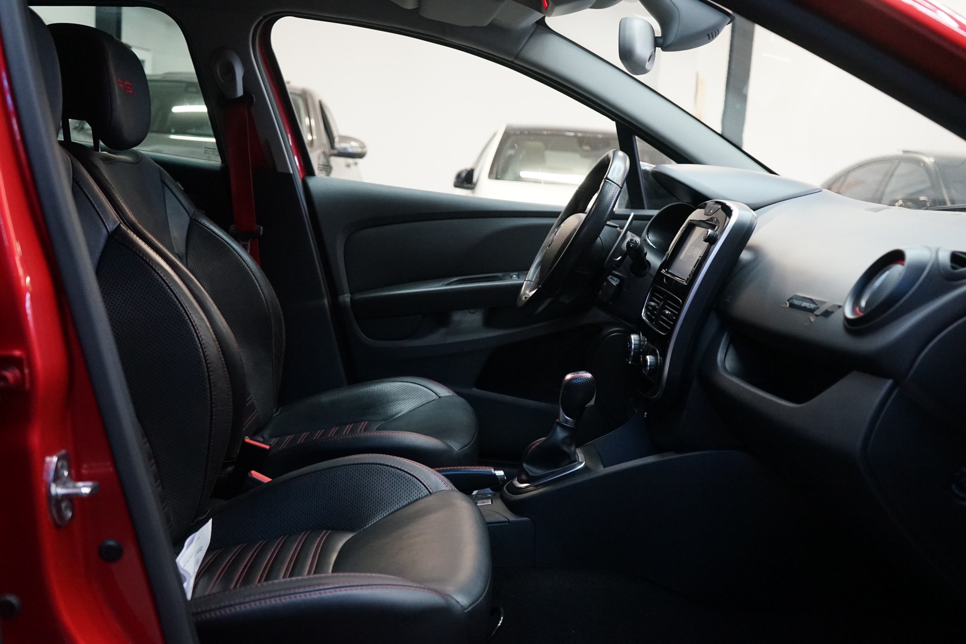RENAULT Clio 1.6 T RS 200 EDC-image-4