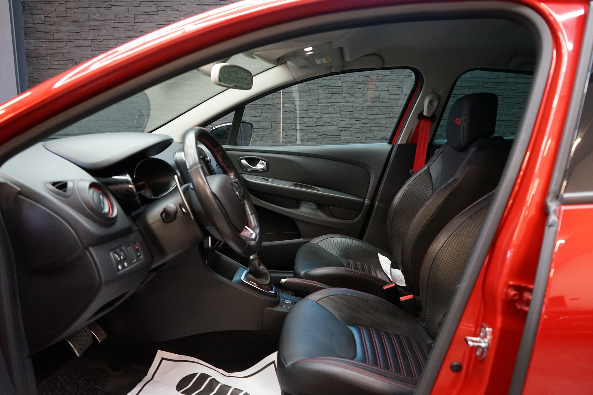 RENAULT Clio 1.6 T RS 200 EDC-image-3