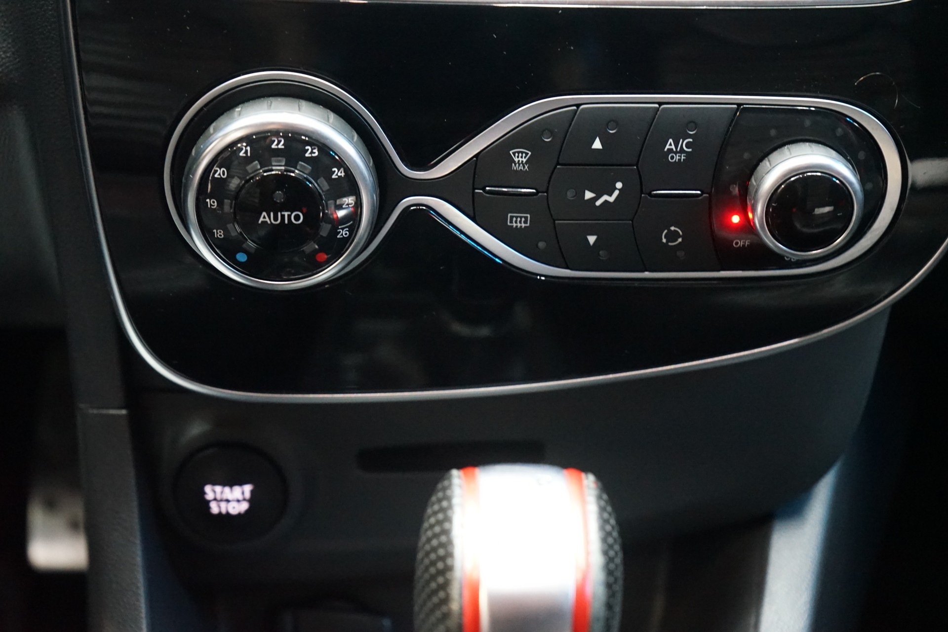 RENAULT Clio 1.6 T RS 200 EDC-image-13