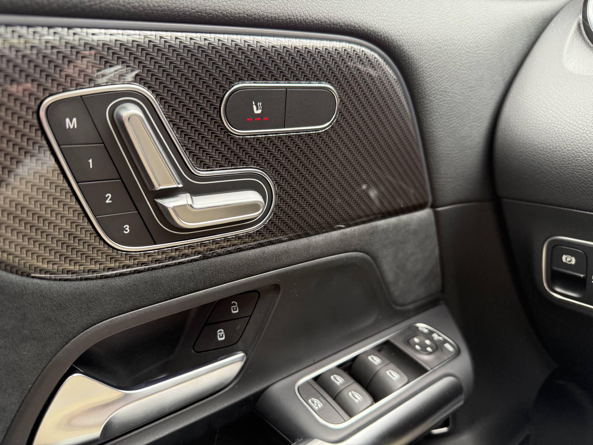 MERCEDES-BENZ GLA 35 AMG 4matic-image-11