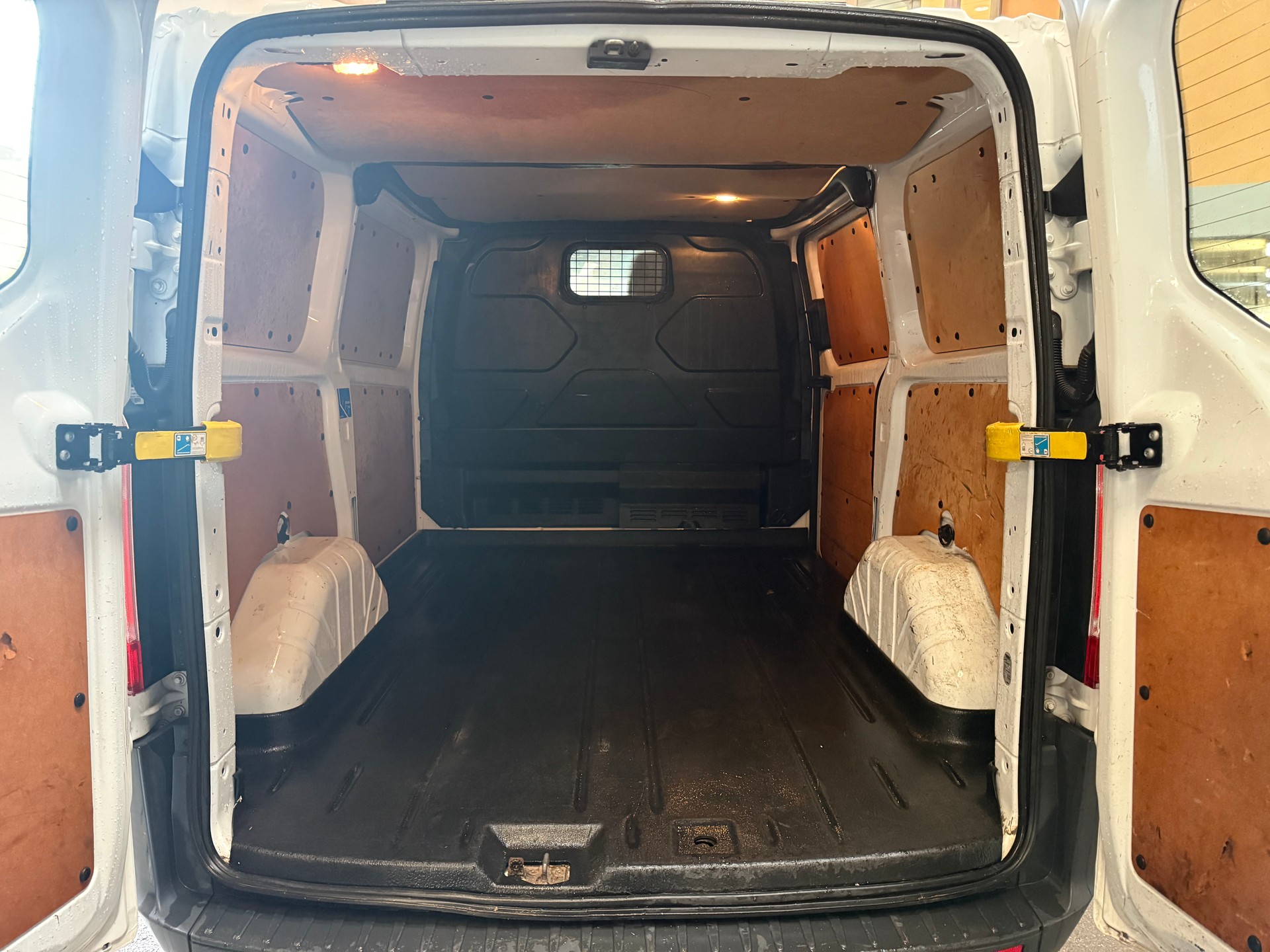 FORD Transit Custom Van 250 L1H1 Startup-image-8