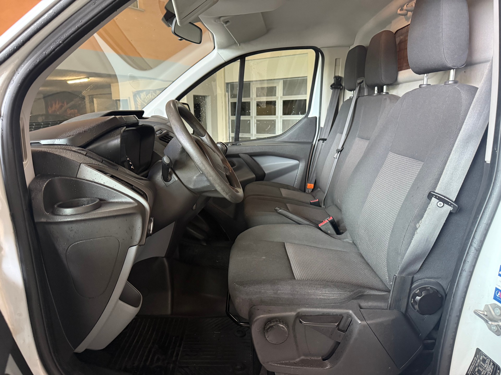 FORD Transit Custom Van 250 L1H1 Startup-image-6