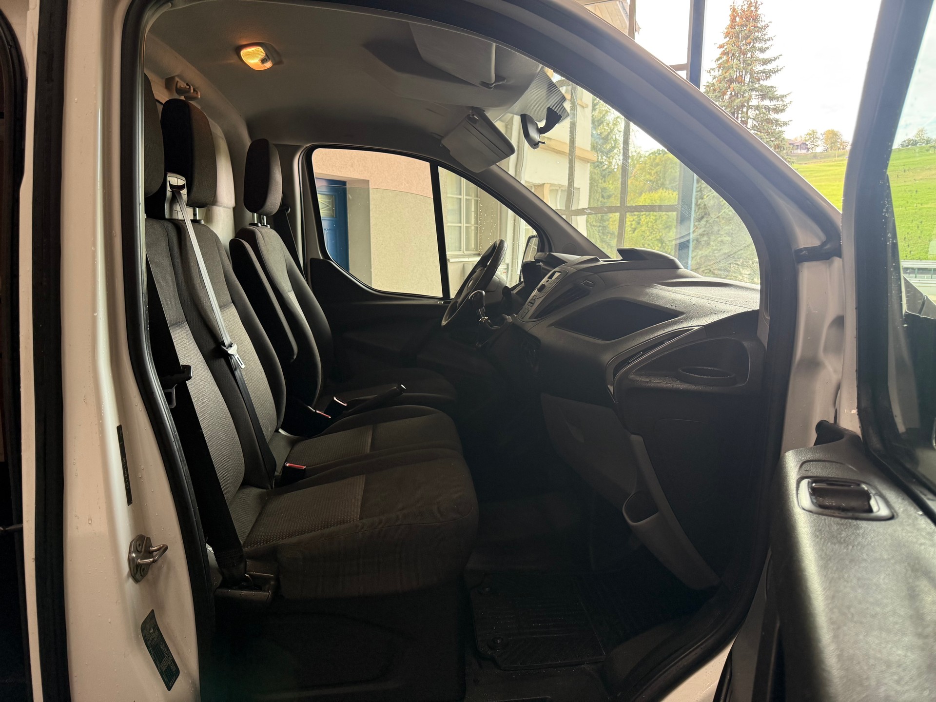 FORD Transit Custom Van 250 L1H1 Startup-image-7
