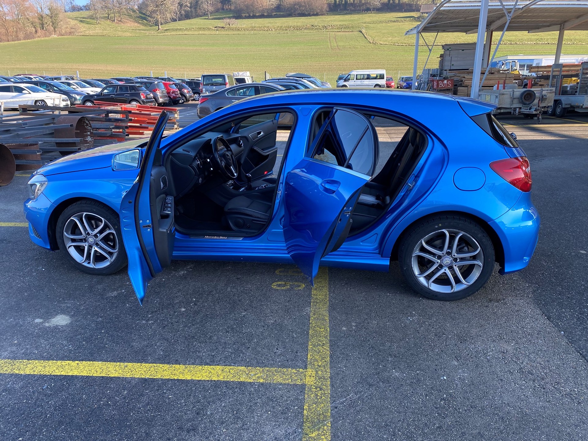 MERCEDES-BENZ A 180 AMG Line-image-13