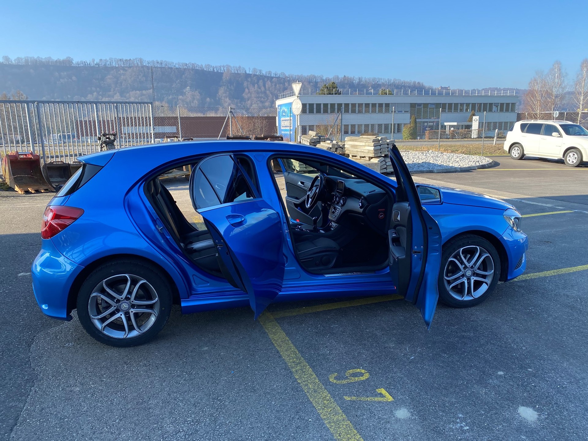 MERCEDES-BENZ A 180 AMG Line-image-15