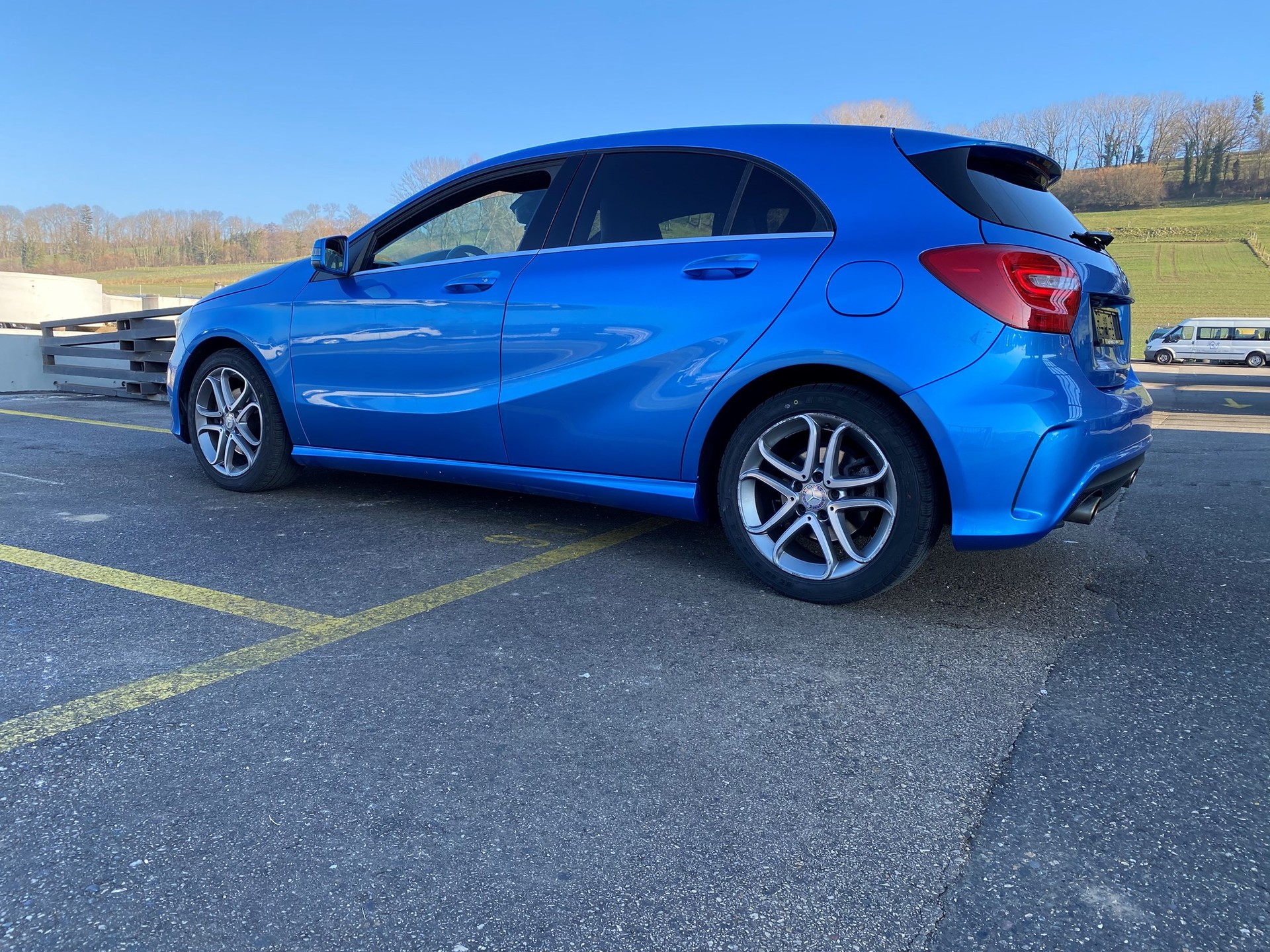 MERCEDES-BENZ A 180 AMG Line-image-10