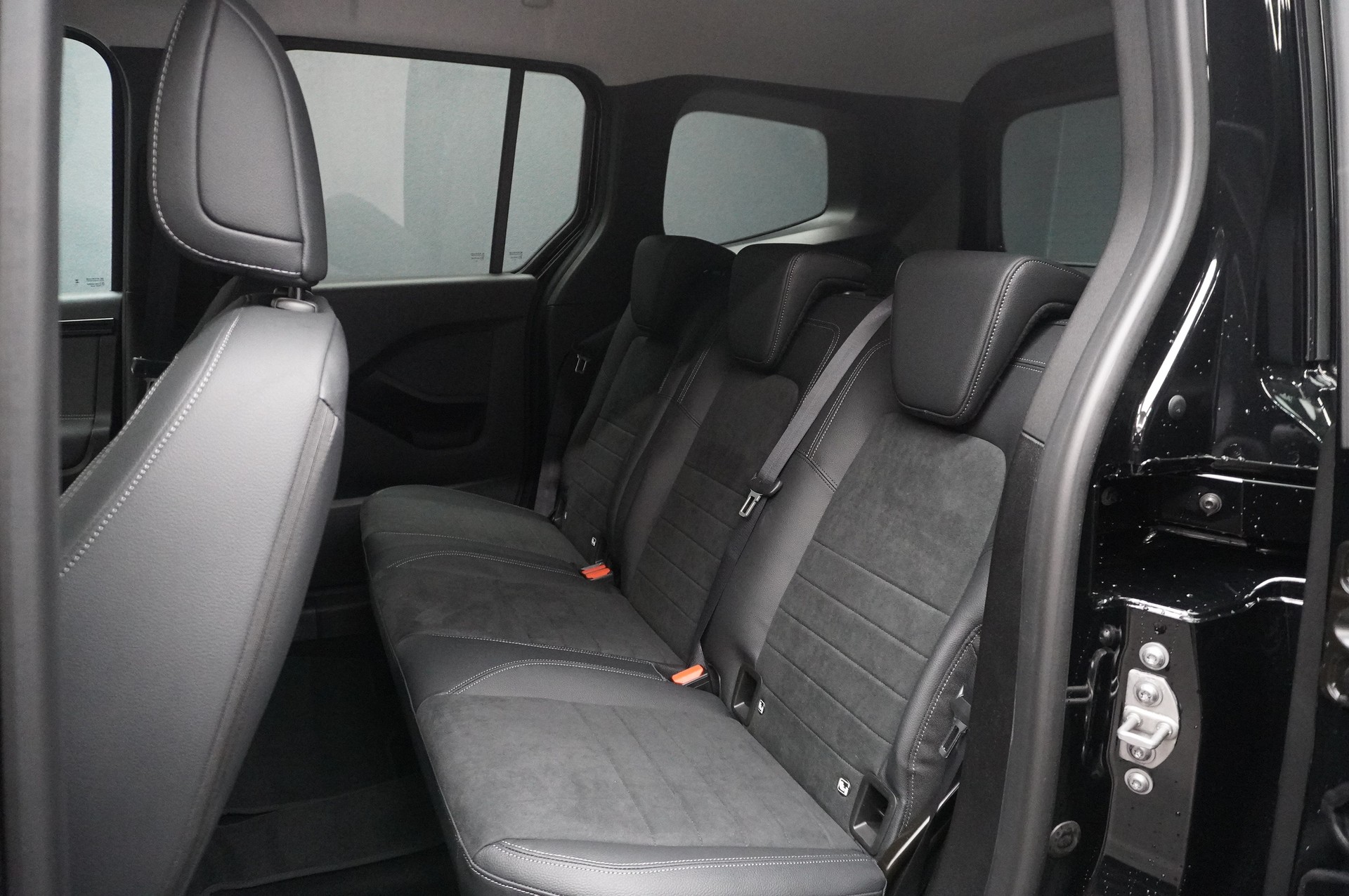MERCEDES-BENZ EQT Standard-image-8